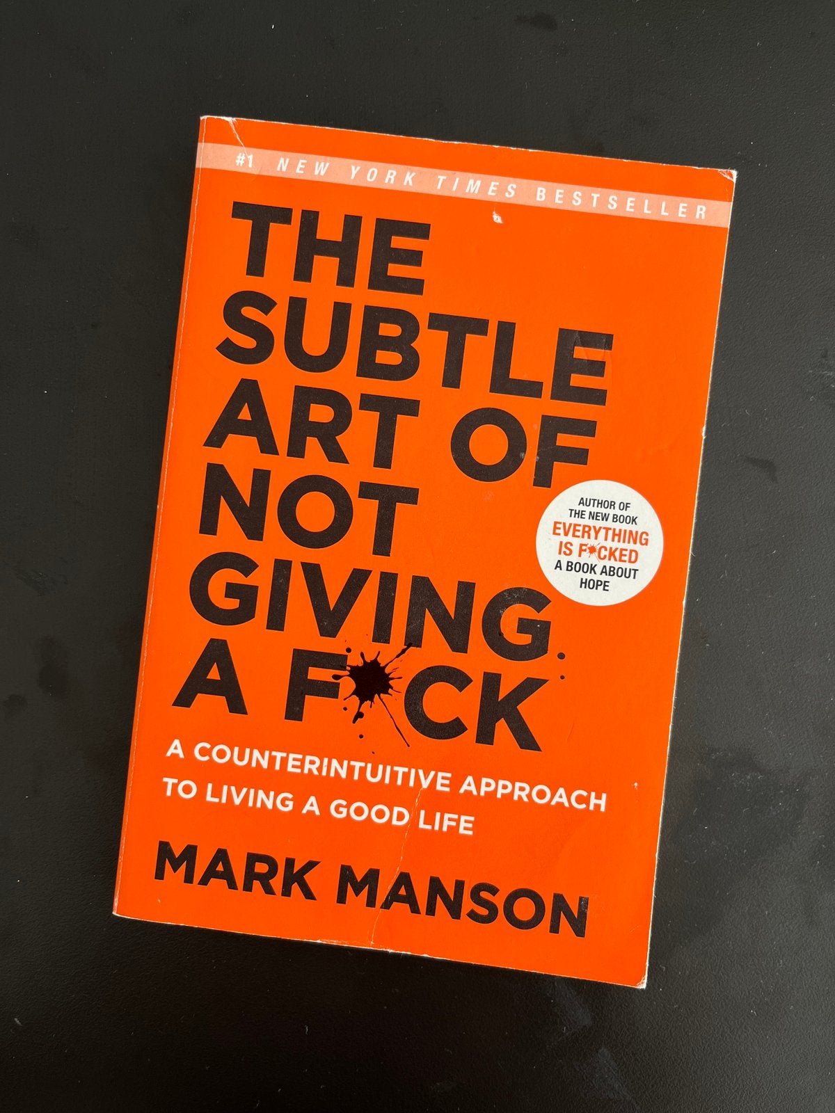 The Suble Art Of Not Giving A F*ck Mark Manson, Boeken, Ophalen of Verzenden, Zo goed als nieuw
