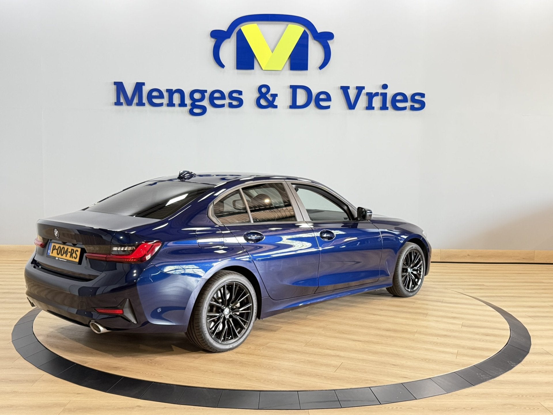 BMW 3-serie 320e Business Edition Plus Airco ECC | Camera |, Auto's, BMW, Automaat, Gebruikt, 4 cilinders, Blauw