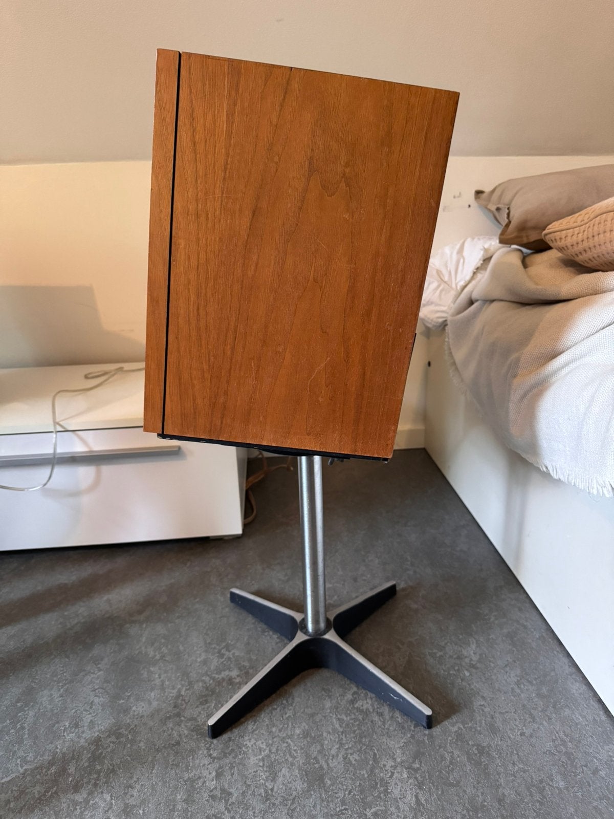 Vintage design speaker stands luidsprekersteunen, Ophalen of Verzenden, Zo goed als nieuw