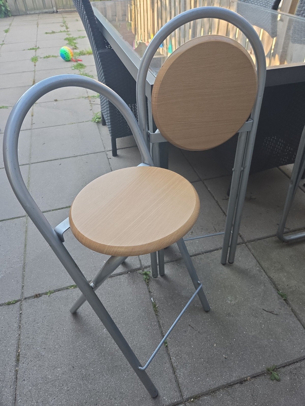 Set van 2 inklapbare barkrukken - metaal en hout, Ophalen, Gebruikt, Twee, Modern, Praktisch