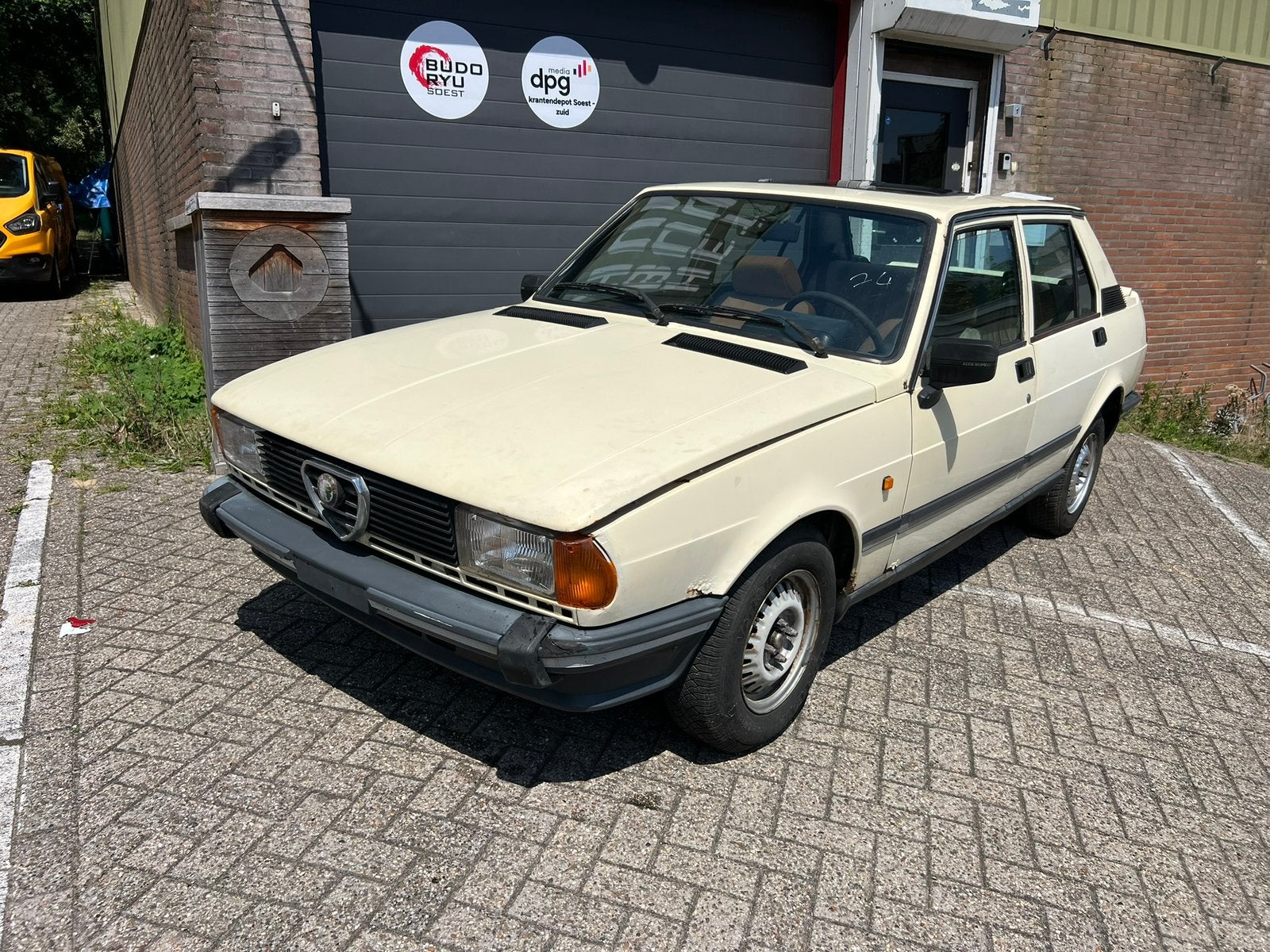 Alfa Romeo Giulietta 1,6 Beige 1983 103dKm project, Auto's, 1599 cc, 4 stoelen, Beige, Origineel Nederlands