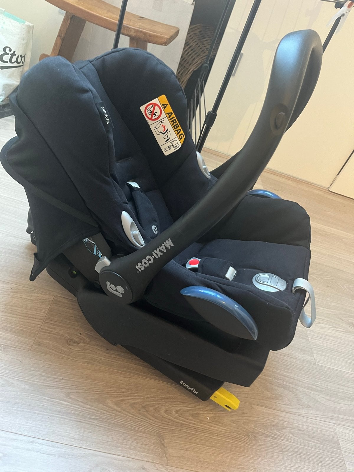 Maxi-Cosi CabrioFix met EasyFix base, Ophalen, Autogordel of Isofix, Gebruikt, Zijbescherming