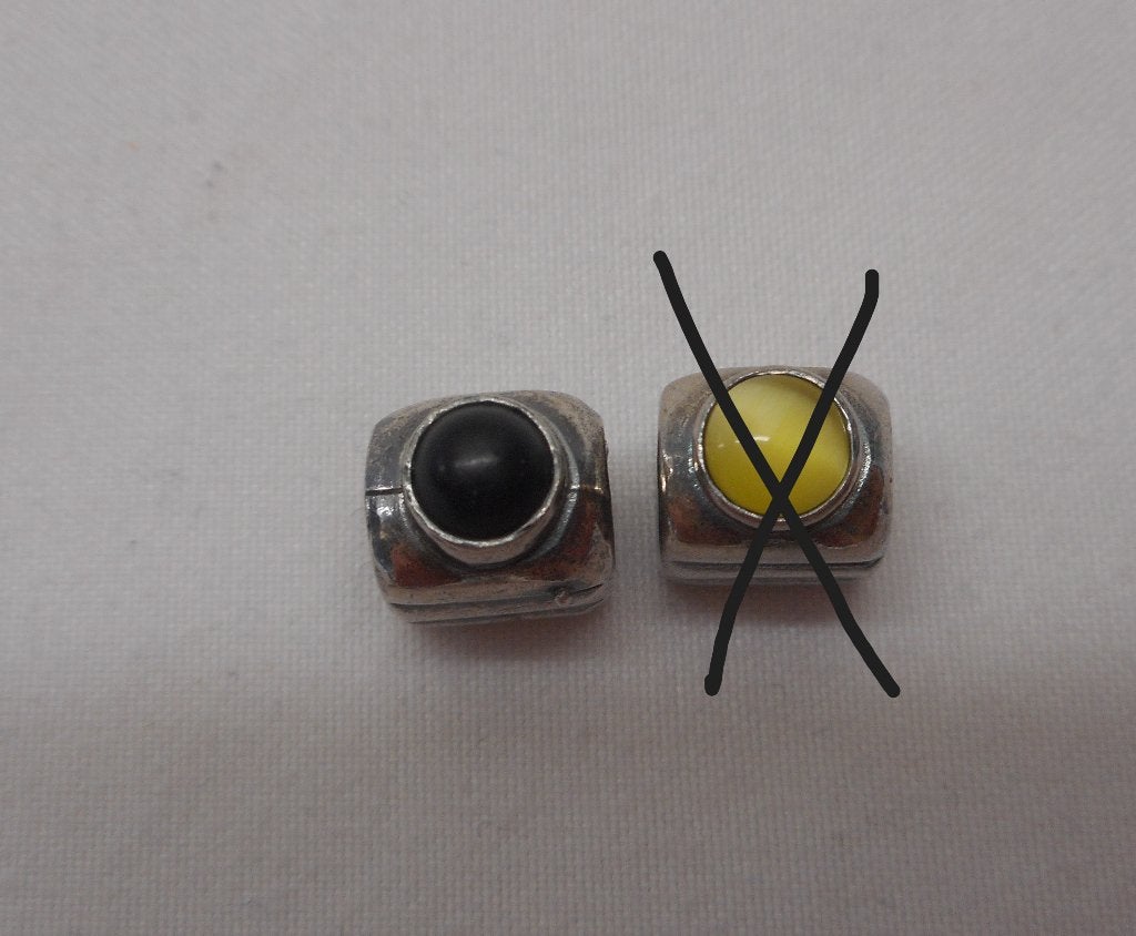 Zilveren Bacio bedel met zwarte steen nr.263