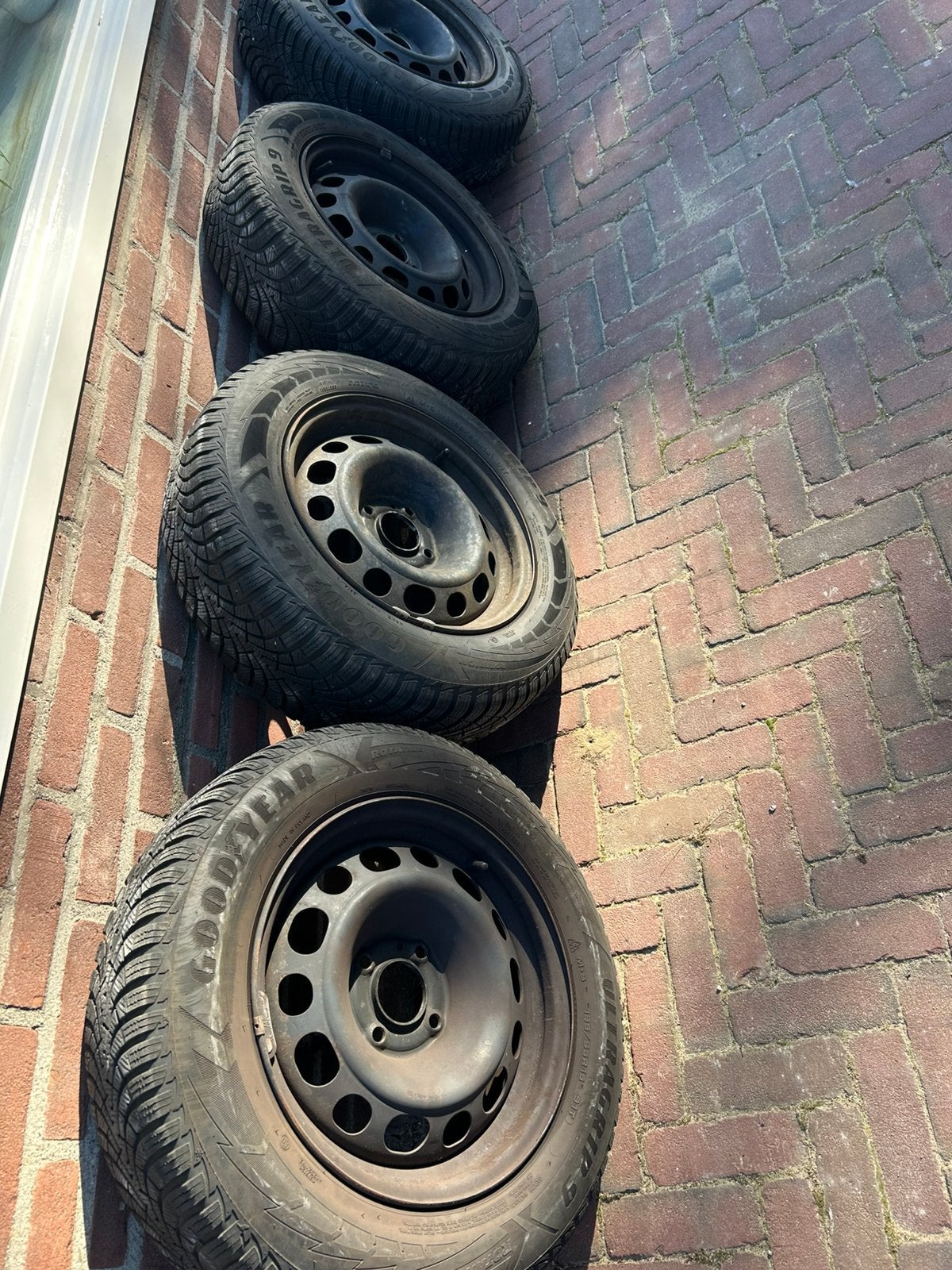 Goodyear winterbanden 195/65r15, Ophalen