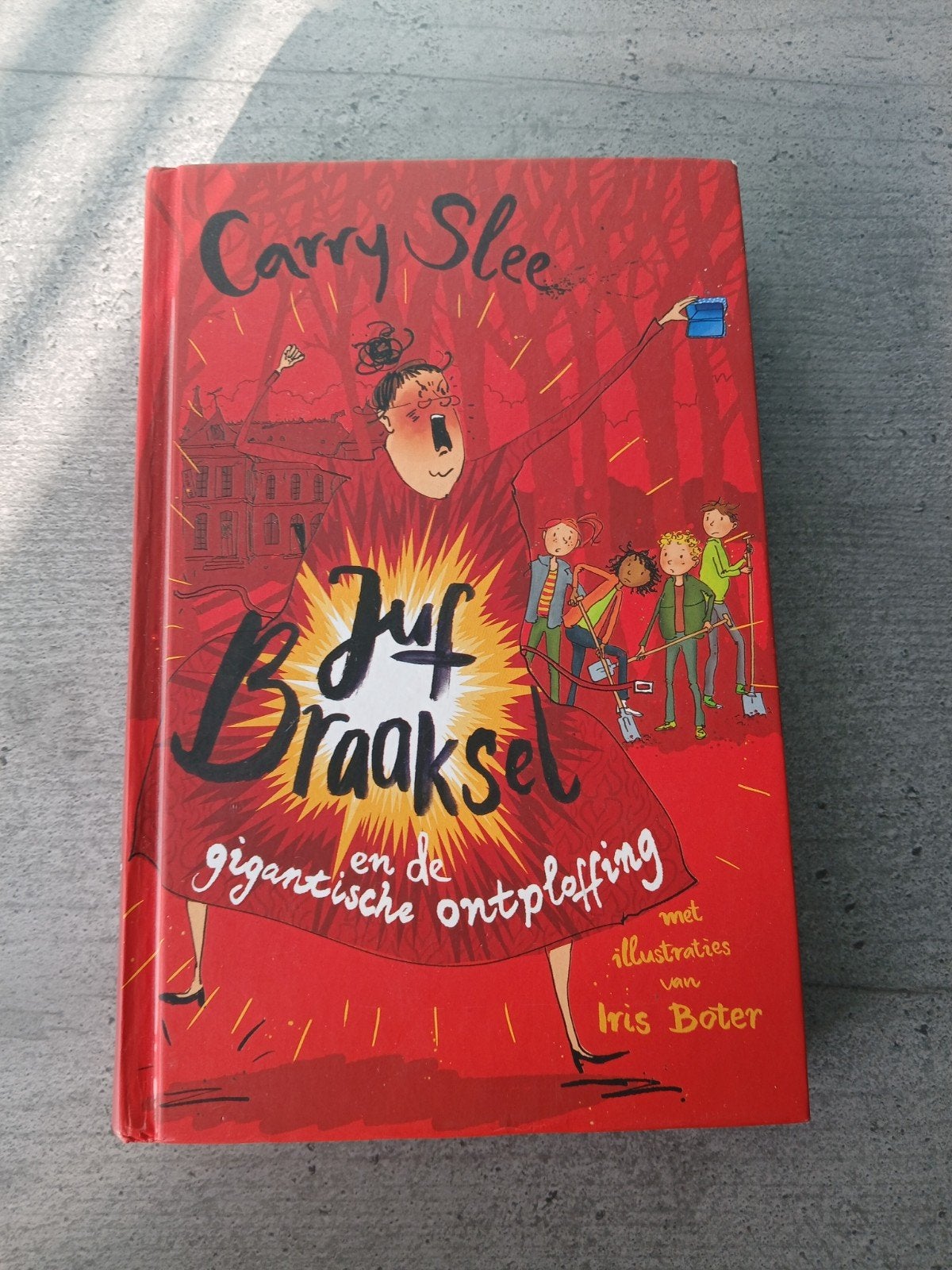 Juf Braaksel en de gigantische ontploffing - Carry Slee, Boeken, Ophalen of Verzenden, Gelezen, Carry Slee, Fictie