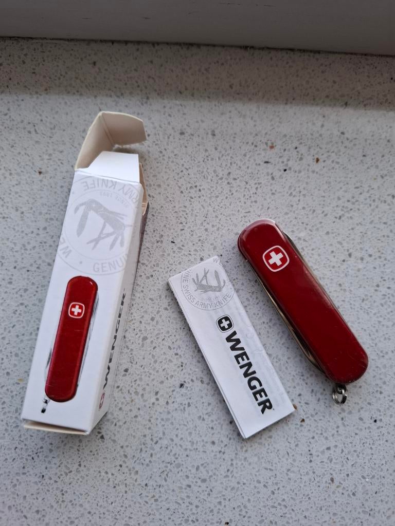 Wenger nieuw mes zakmes Victorinox, Caravans en Kamperen, Kampeergereedschap, Ophalen of Verzenden, Nieuw