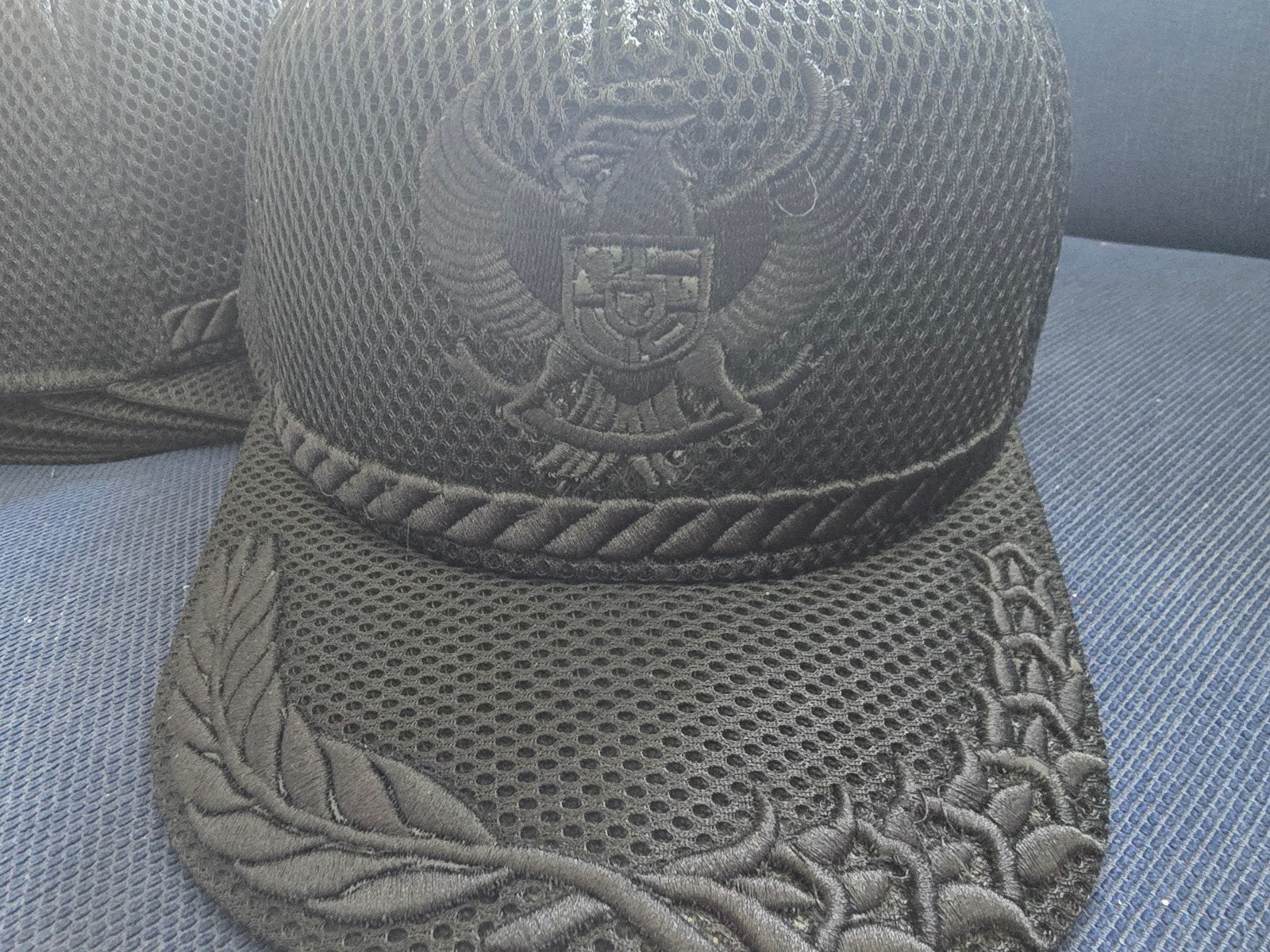 Zwarte pet met embleem garuda - Nieuw, Onbekend, Nieuw, Pet, One size fits all