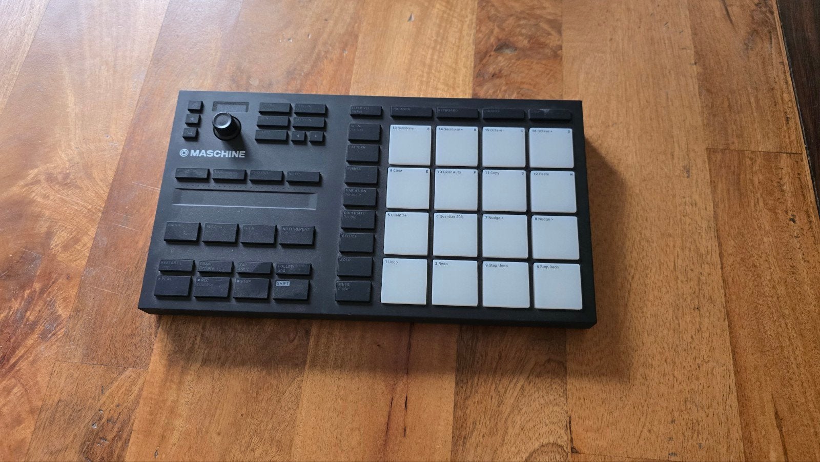 Maschine MK3 Mikro (Amersfoort), Muziek en Instrumenten, Midi-apparatuur, Ophalen, Zo goed als nieuw
