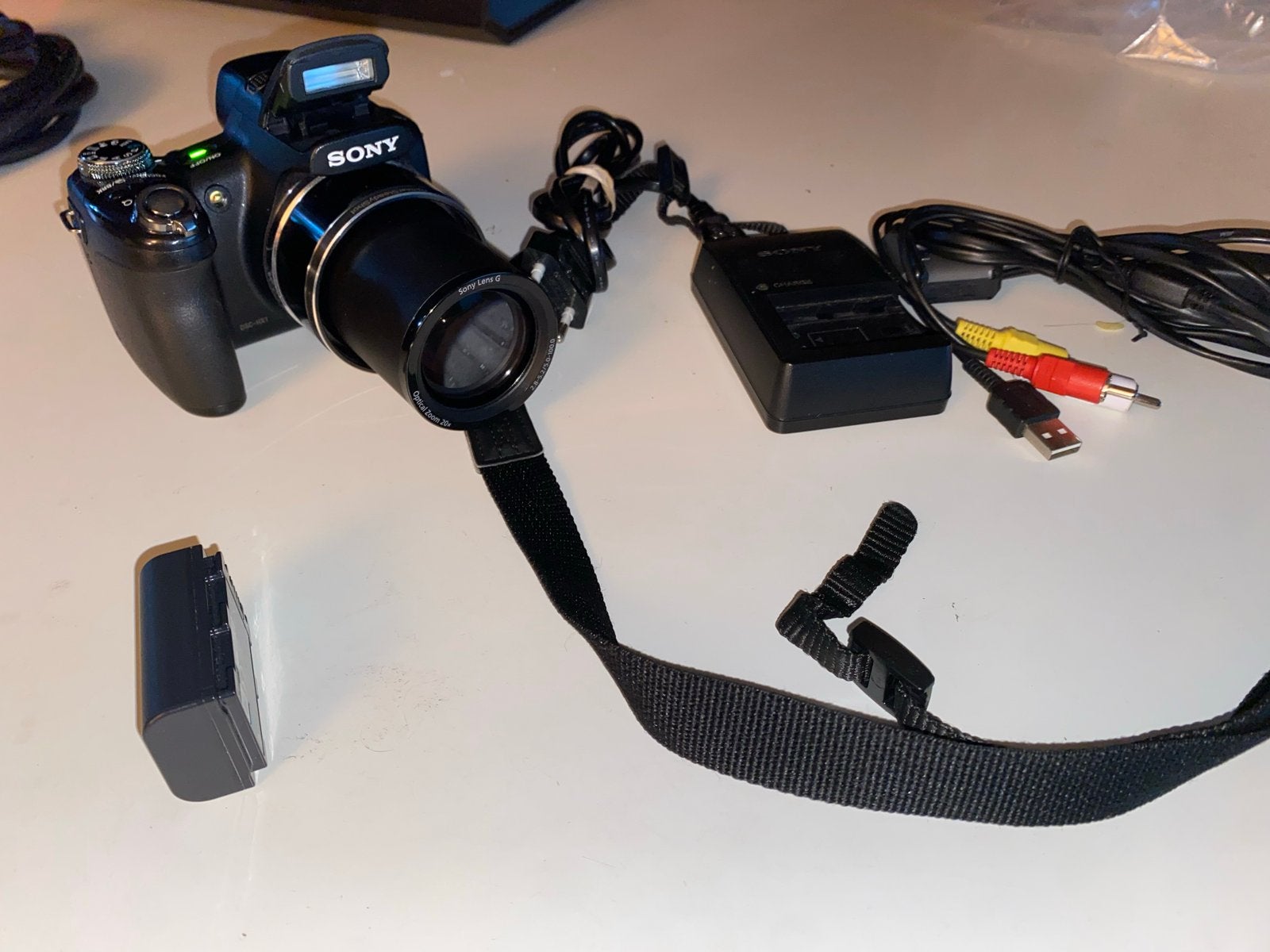 Sony Cyber-shot DSC-HX1 Camera waarschijnlijk  defect, Ingebouwde flitser, Ophalen of Verzenden, Zo goed als nieuw, Accu