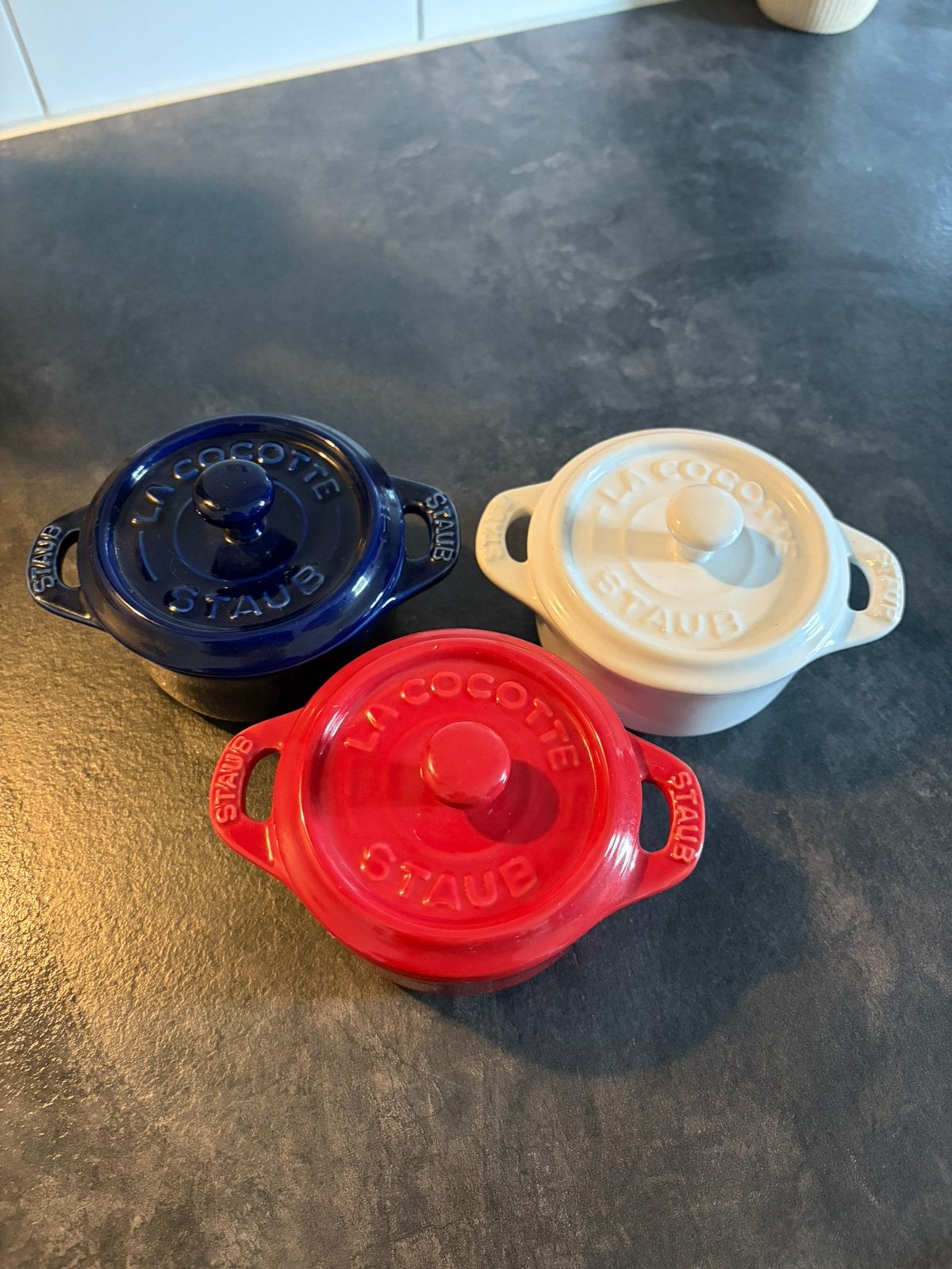 Staub mini braadpannetjes, Huis en Inrichting, Overige materialen, Nieuw, Ophalen of Verzenden, Met deksel