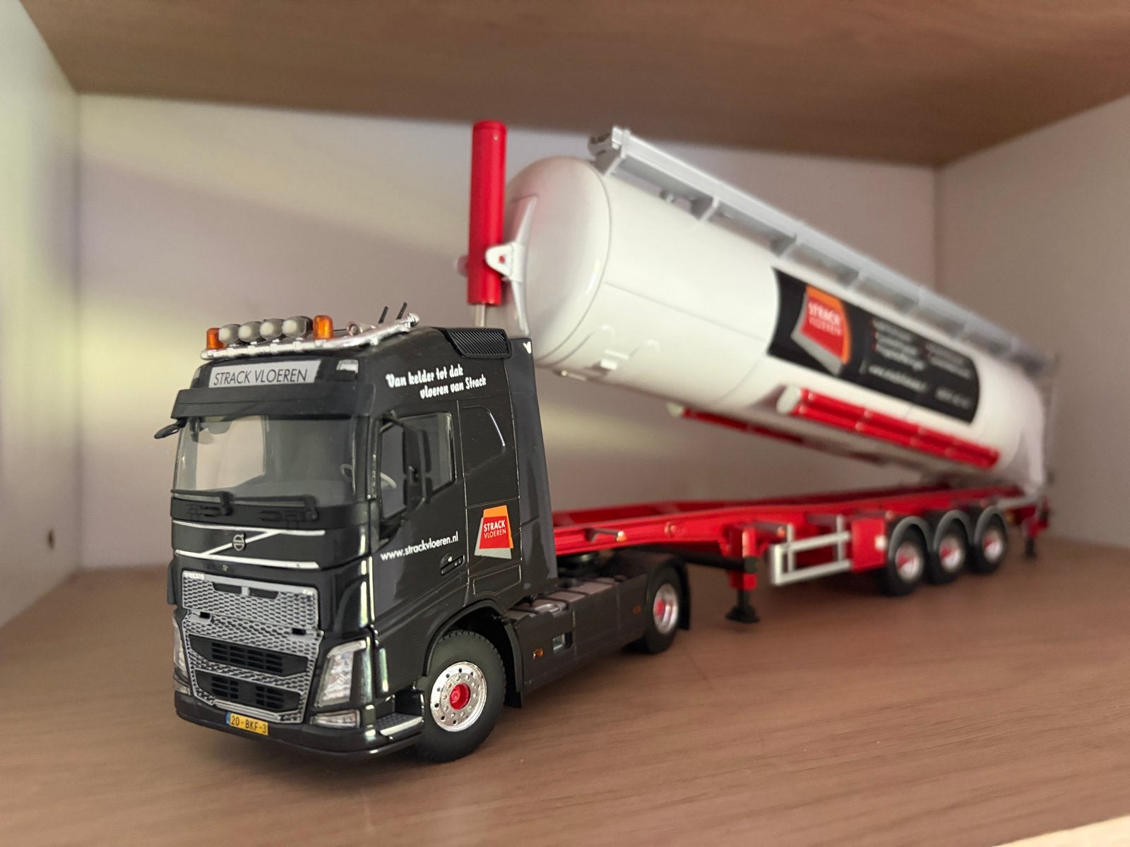 WSI Volvo FH + bulktrailer "Strack vloeren" 1/50, Overige merken, 1:32 tot 1:50, Nieuw, Ophalen of Verzenden