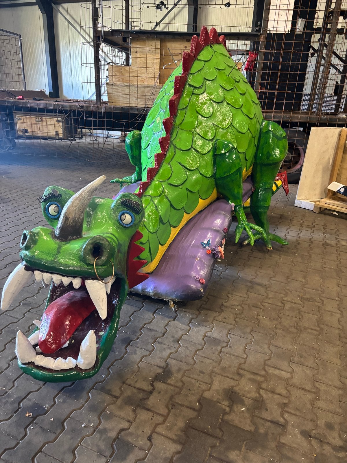 Draak  Carnavalspop, Ophalen, Zo goed als nieuw, Versiering, Carnaval