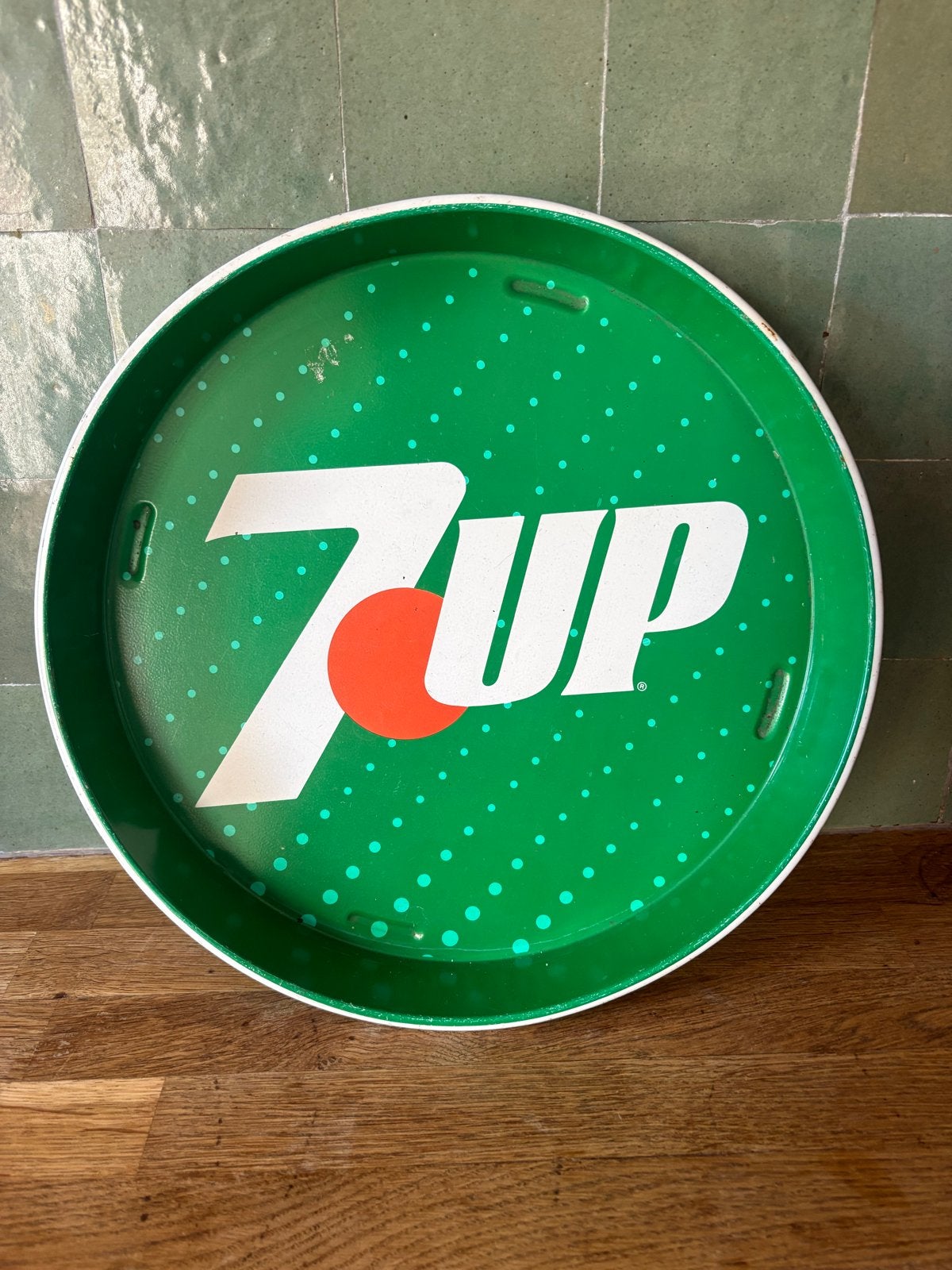 Vintage 7UP dienblad - Groen met wit logo, Verzamelen, Ophalen of Verzenden, Gebruikt, Gebruiksvoorwerp