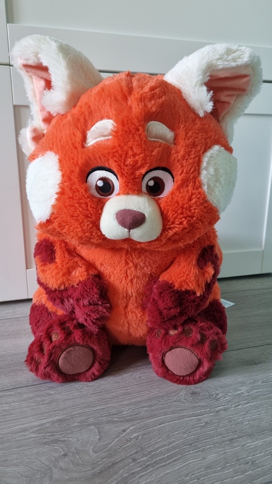 Disneyland Parijs Turning Red Mei Lee Rode Panda Knuffel, Ophalen of Verzenden, Overige figuren, Zo goed als nieuw, Knuffel