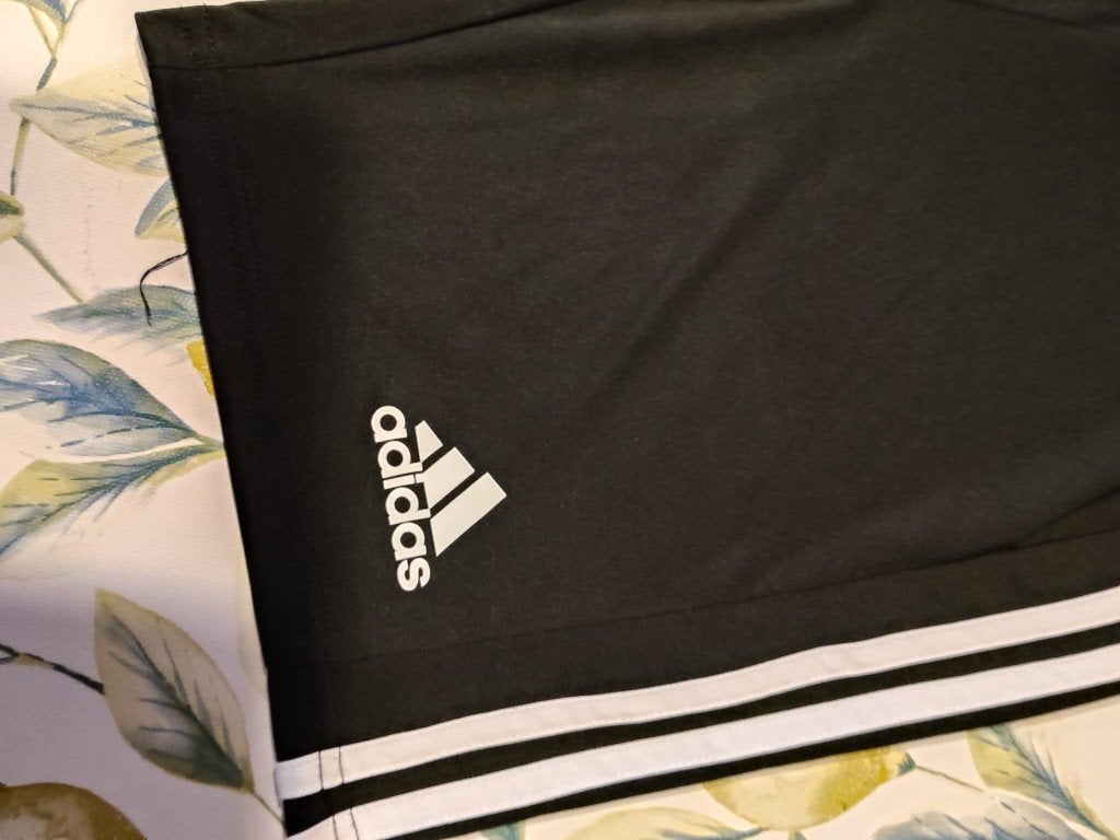 Adidas korte sportbroekje voor jongens, maat 164, Kinderen en Baby's, Kinderkleding | Maat 164, Adidas, Sport- of Zwemkleding