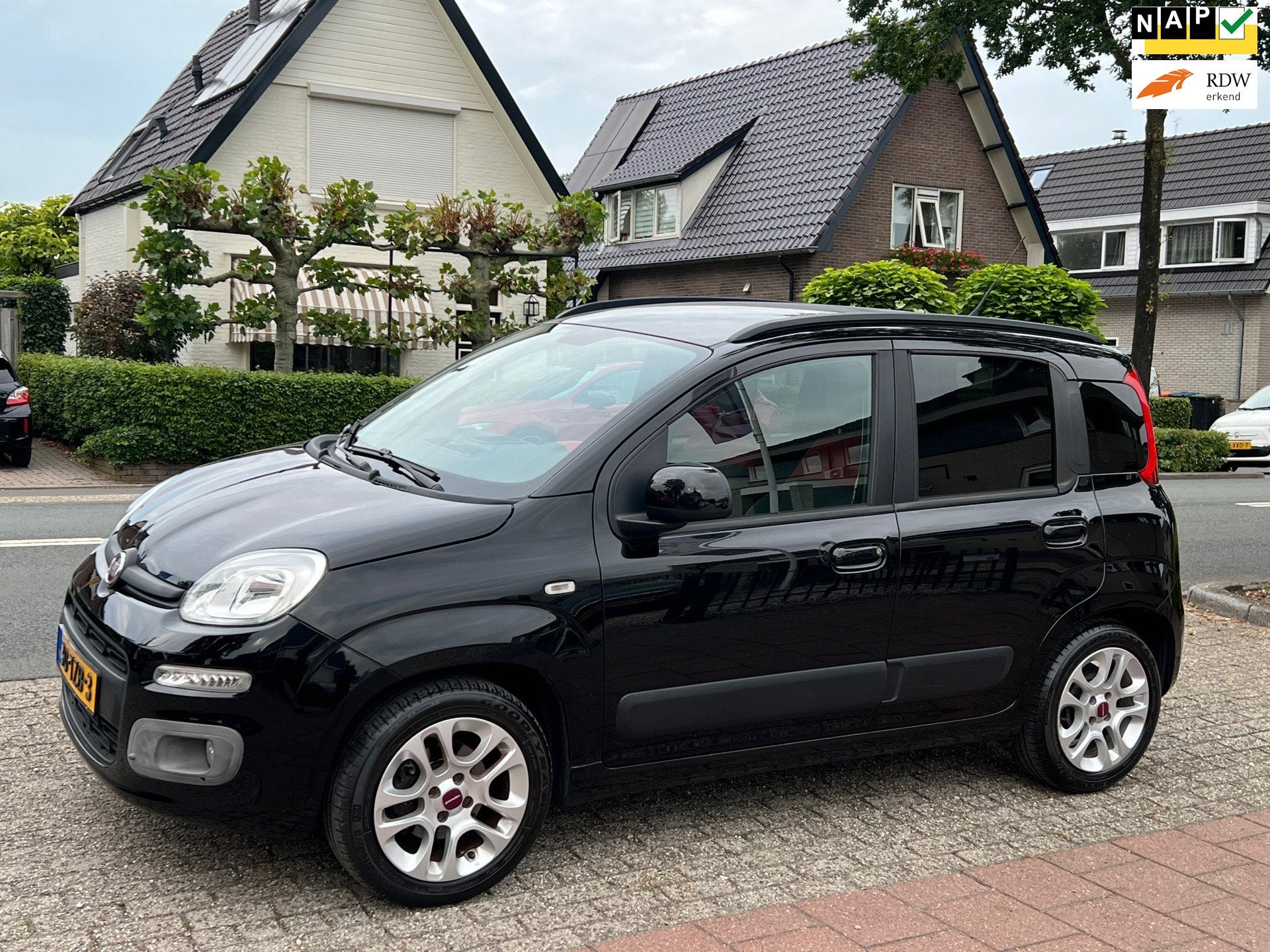 Fiat Panda 0.9 TwinAir Lounge 96.000 km NL-AUTO-NAP, Auto's, Voorwielaandrijving, Panda, Zwart, Origineel Nederlands
