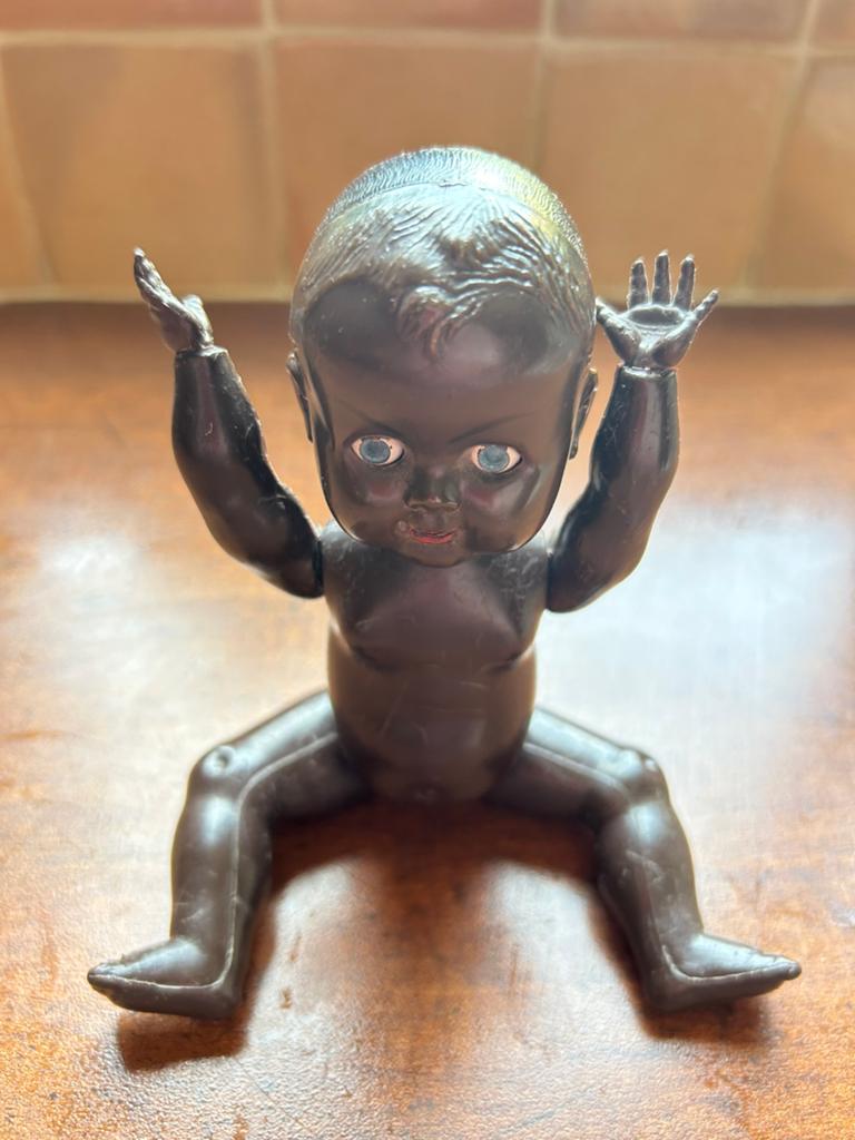 1x plastic bruin OK KADER popje B3571/2-2 van mijn zusje, Verzamelen, Ophalen of Verzenden, Gebruikt, Pop