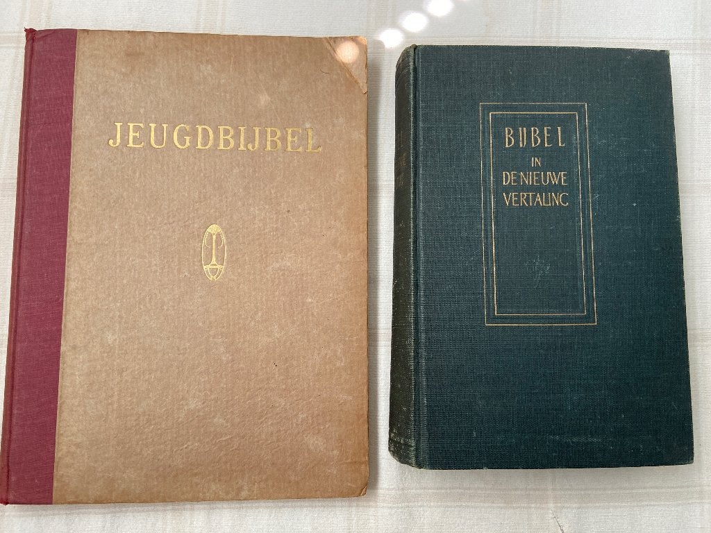 Jeugdbijbel en Bijbel 1952 door A Jomgbloed uit Leeuwarden., Ophalen of Verzenden