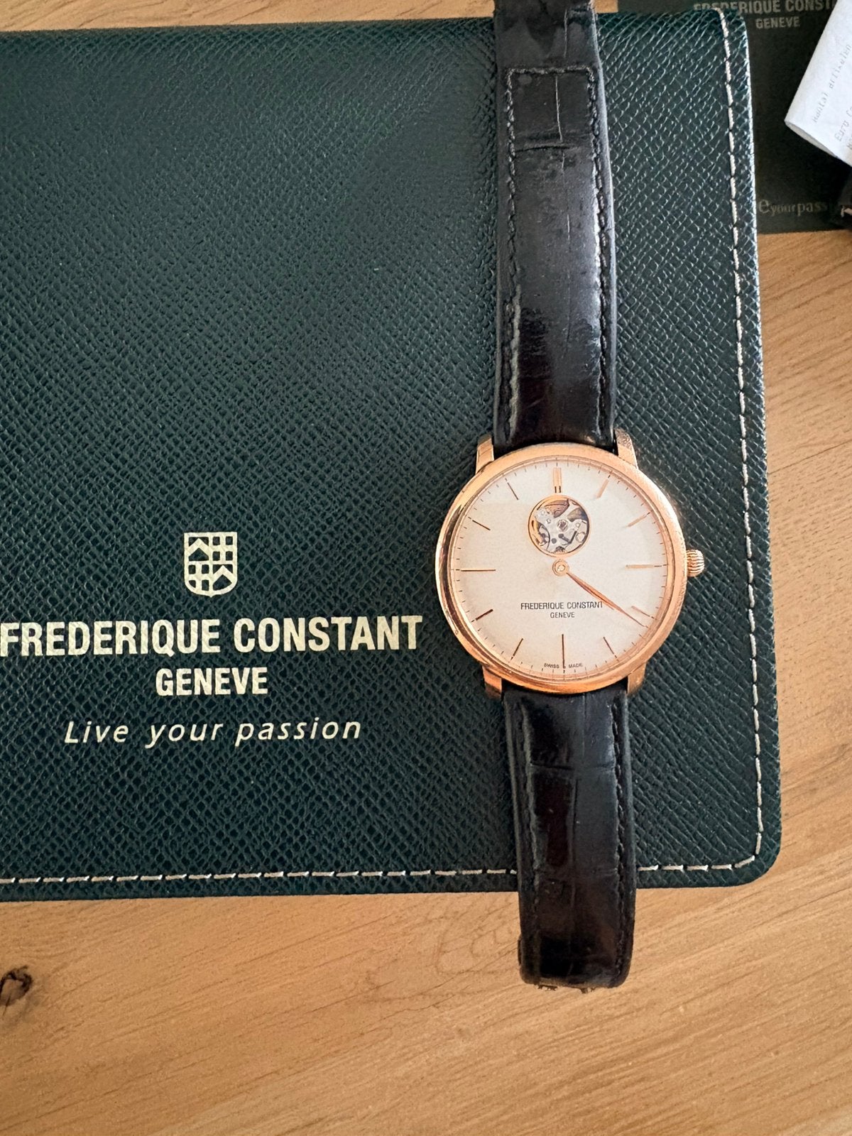 Frederique Constant Slimline Heart Beat Automatic, Leer, Polshorloge, Zo goed als nieuw, Ophalen