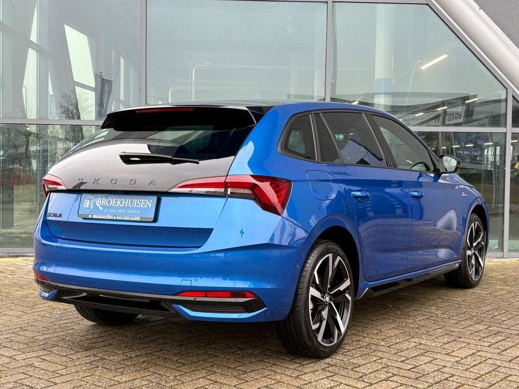Skoda Scala 1.5 TSI Monte Carlo 150pk Automaat / Panoramadak, Auto's, Skoda, 4 cilinders, 150 pk, Blauw, Origineel Nederlands