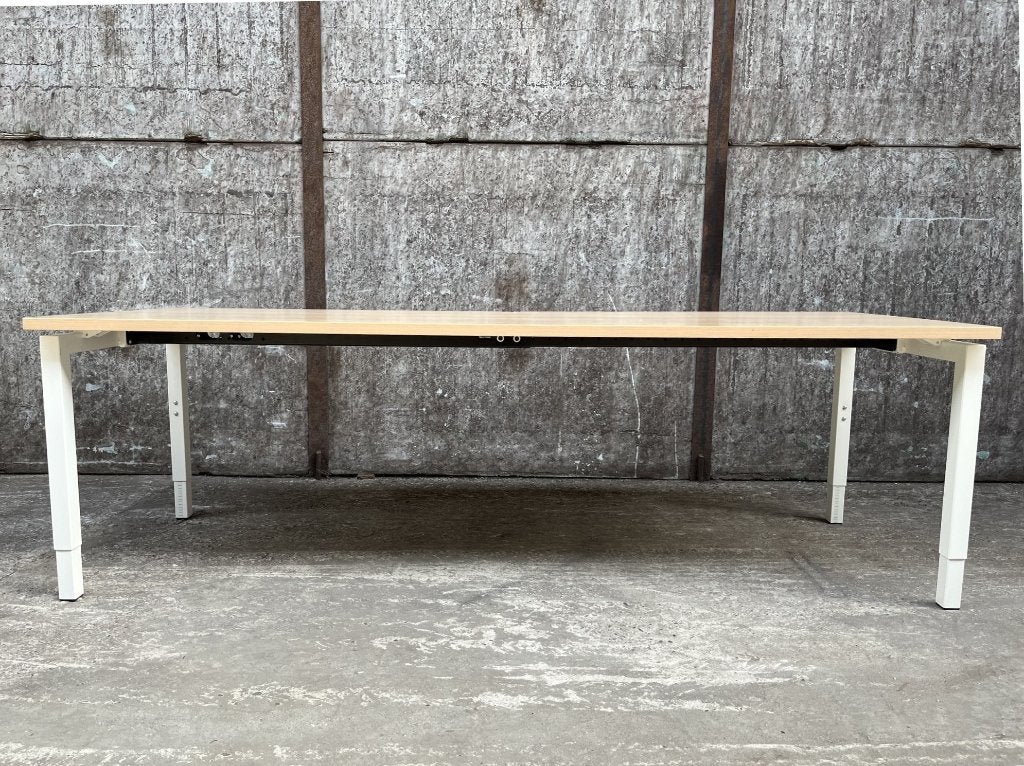 ACTIE! 2x gebruikte verstelbare bureau's 244x90 en 230x90cm, Ophalen, In hoogte verstelbaar, Gebruikt