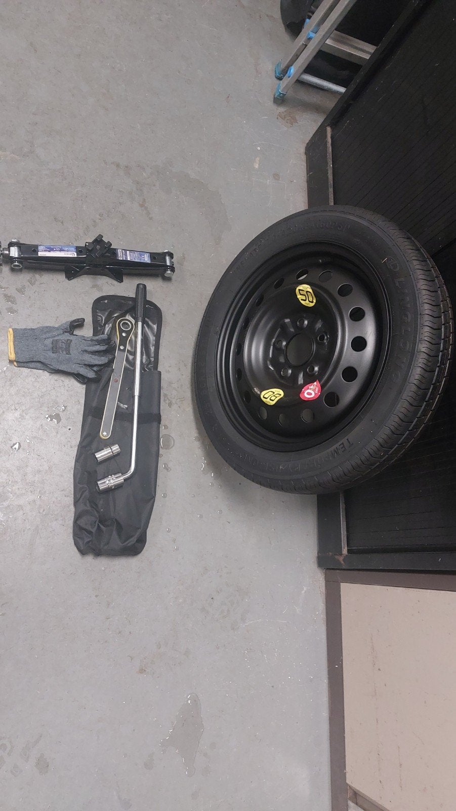 Foto 2 van Nieuw reservewiel met krik en gereedschapset Kia Niro,