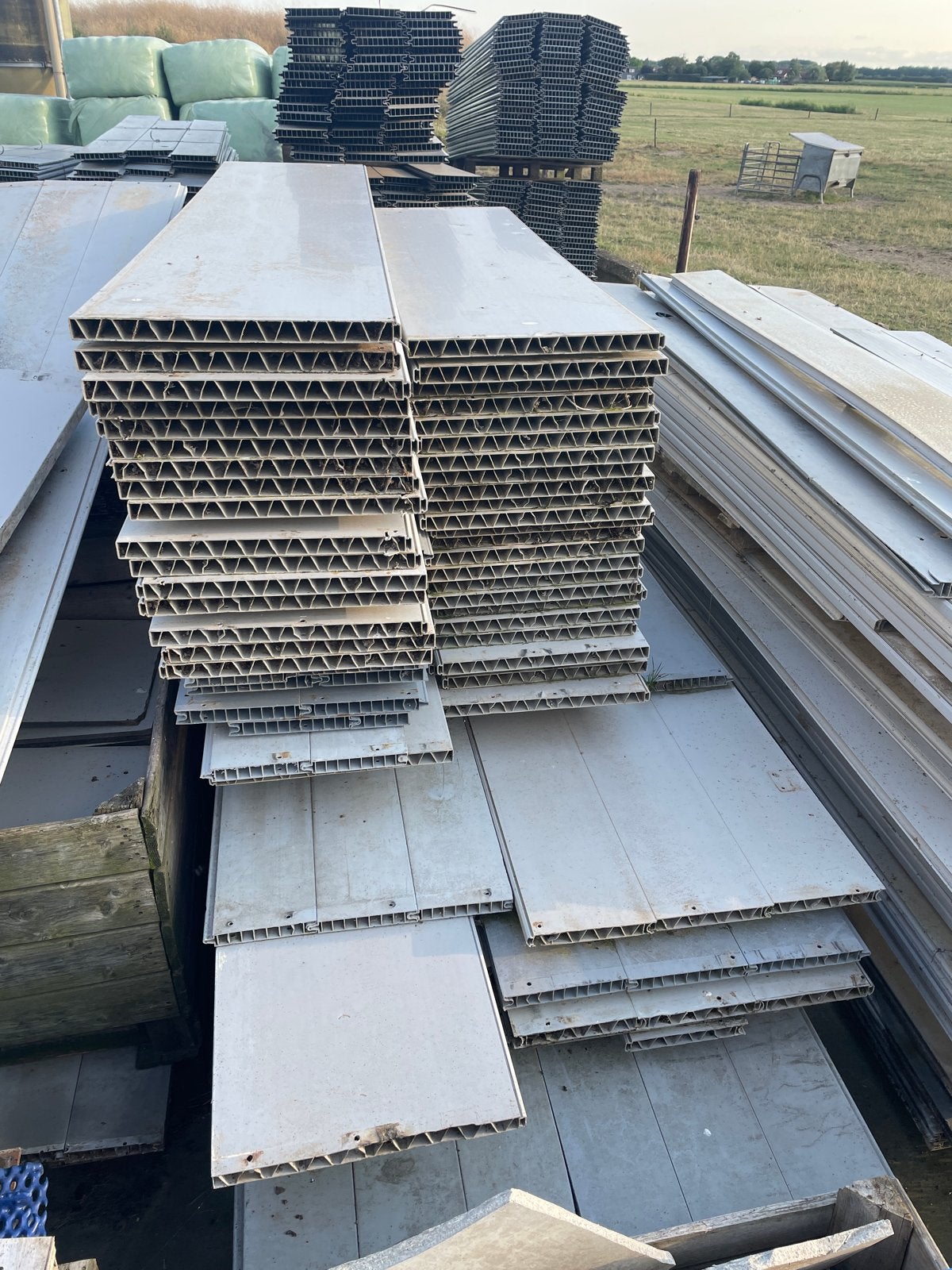 Gebruikte kunststof planken 25 en 50 cm breed, diverse lengt, Ophalen, Gebruikt, Plank, Overige houtsoorten
