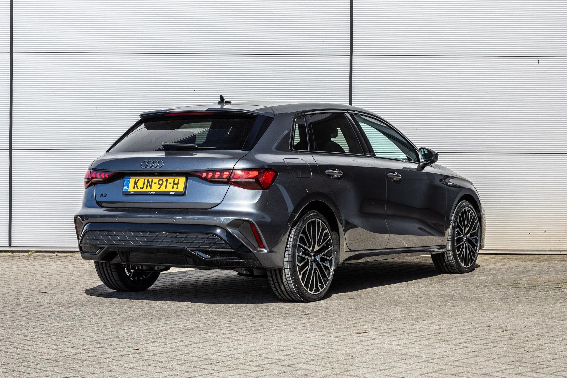 Audi A3 Sportback 40 TFSIe 204pk S edition | Trekhaak | 19'', Auto's, 1498 cc, 4 cilinders, 150 min, Leder en Stof