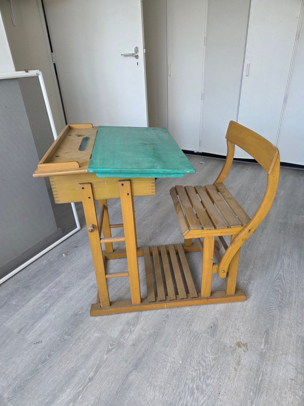 Vintage schoolbankje met stoel - Hout en groen blad, Ophalen