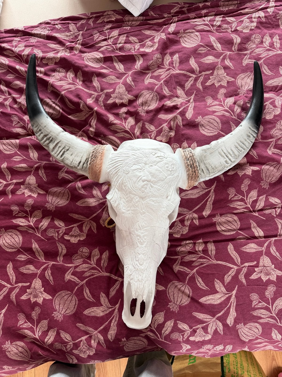 Decoratieve schedel met hoorns - Handgesneden details, Huis en Inrichting, Woonaccessoires | Overige, Ophalen, Vintage, Kunststof