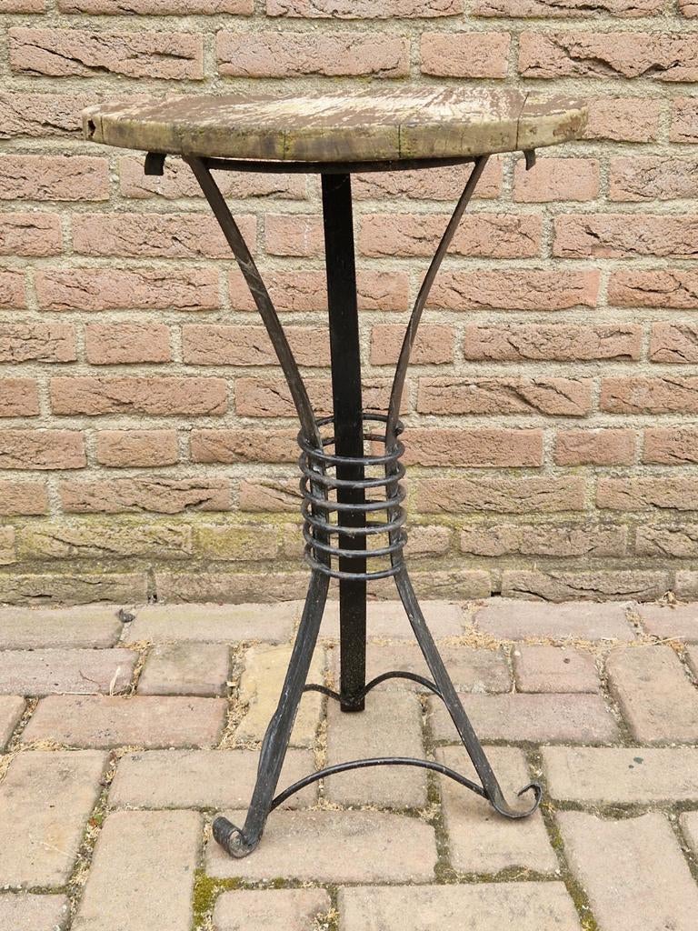 Vintage bistrotafel met houten blad en smeedijzeren onderste, Ophalen of Verzenden