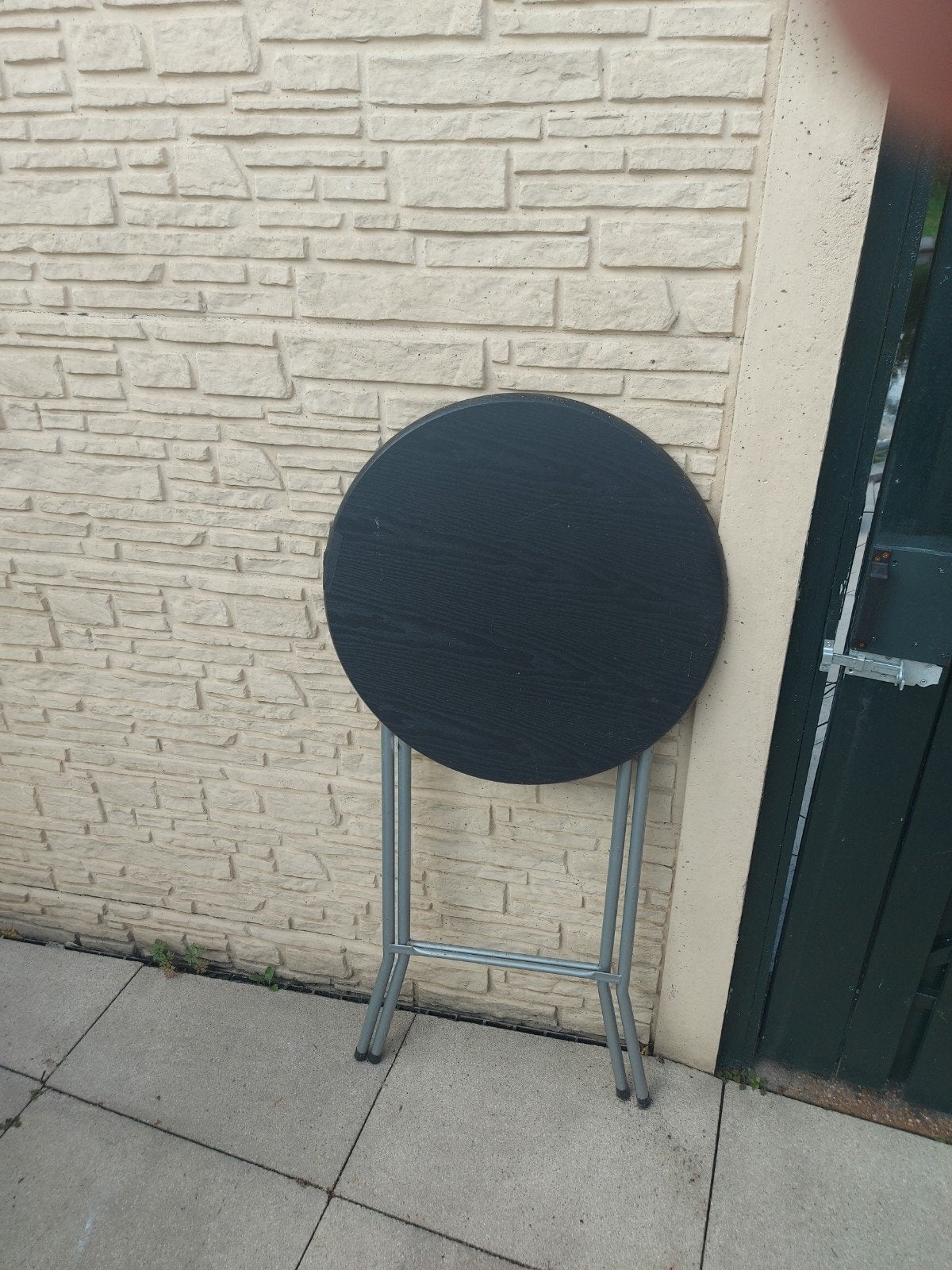 Ronde opvouwbare tafel - Zwart blad, metalen onderstel, Ophalen, Gebruikt, Metaal of Aluminium, Rond