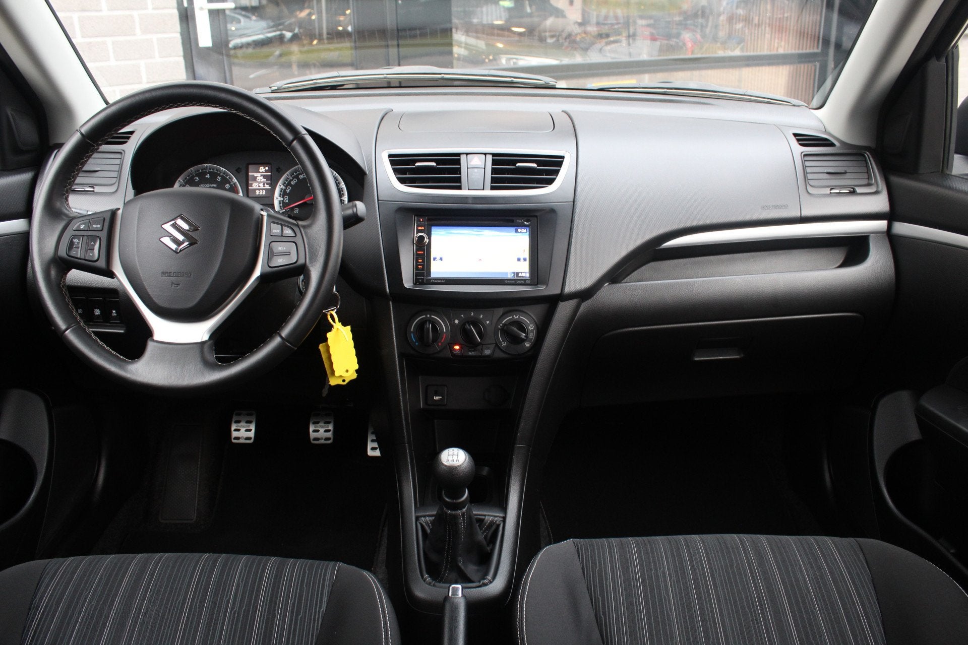 Suzuki Swift 1.2 S-Edition EASSS / Navigatie / Stoelverwarmi, Auto's, Suzuki, Voorwielaandrijving, Stof, Gebruikt, 4 cilinders
