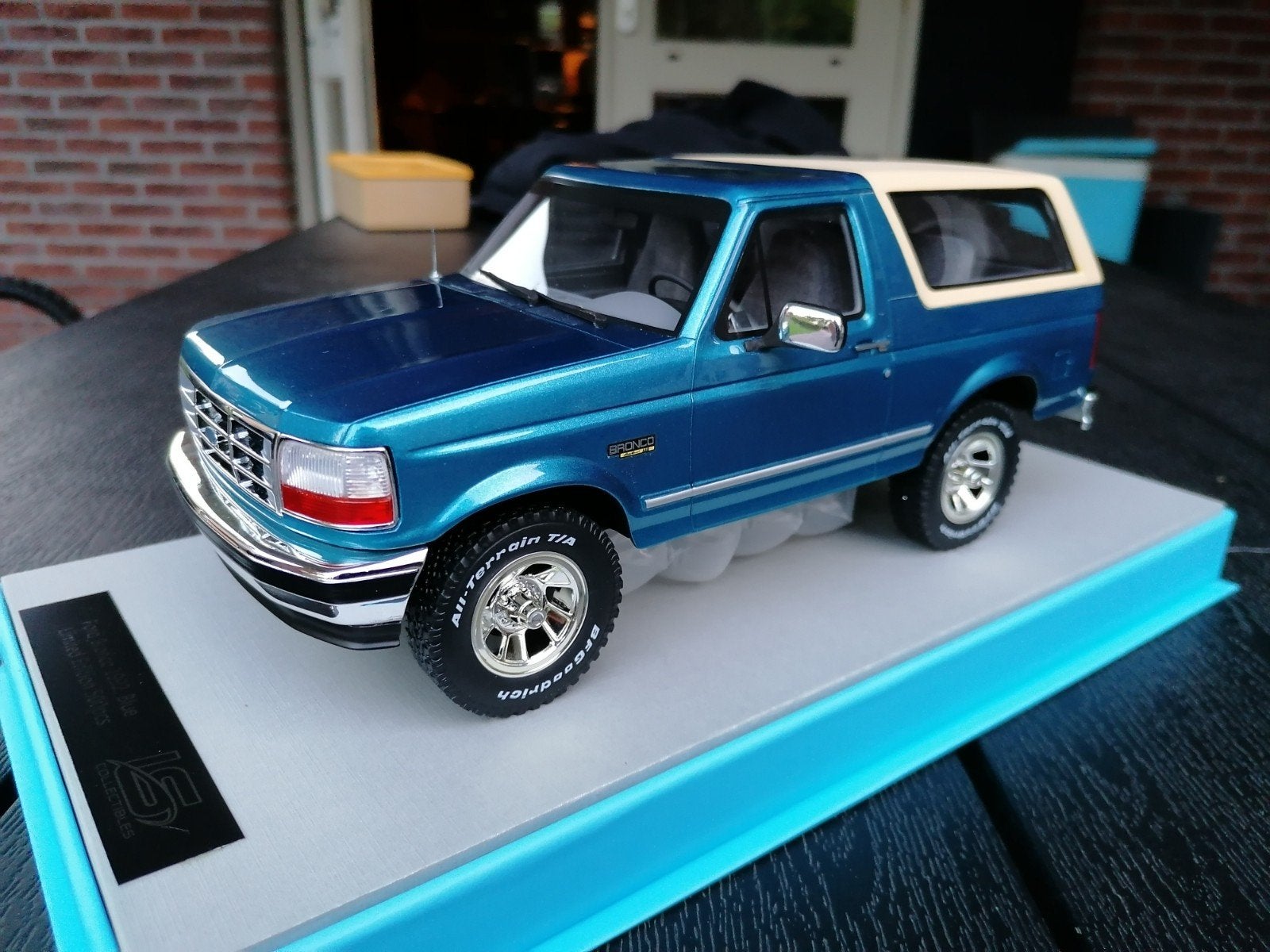 1:18 Ford Bronco uit 1992 Blauw metallic LS Collectibles, Hobby en Vrije tijd, Modelauto's | 1:18, Ophalen of Verzenden, Nieuw