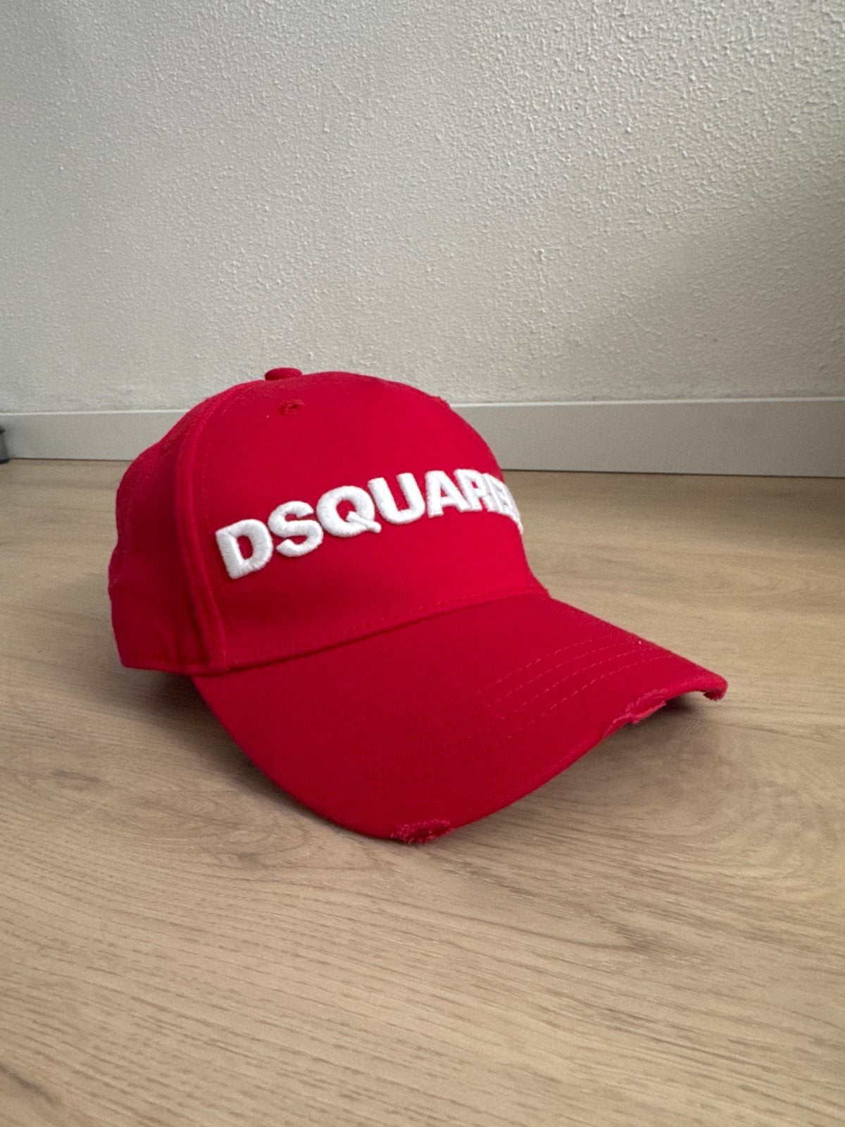 Dsquared2 Pet Rood, Kleding | Heren, Hoeden en Petten, Ophalen of Verzenden, Zo goed als nieuw, One size fits all, Pet