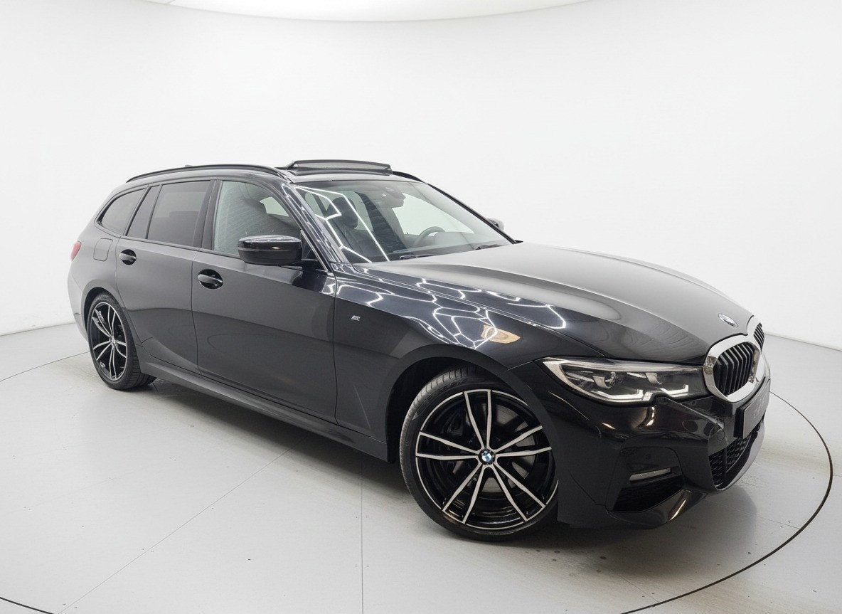 BMW 3-serie Touring 318i High Executive Edition M SPORT PANO, Auto's, Automaat, Achterwielaandrijving, Gebruikt, Zwart