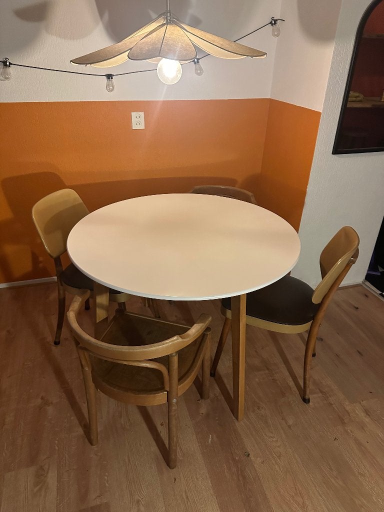 Jysk witte ronde tafel, Ophalen, Rond, Scandinavisch, Zo goed als nieuw