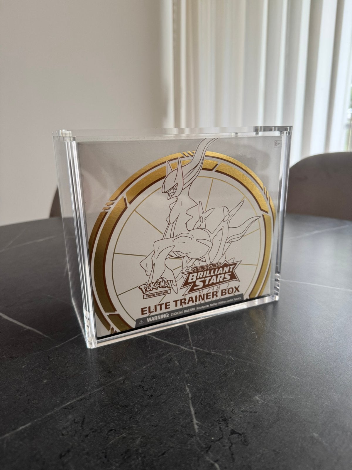 Pokemon Brilliant Stars ETB + Acryl Display Case, Ophalen of Verzenden, Zo goed als nieuw, Zwart, Minder dan 95 cm