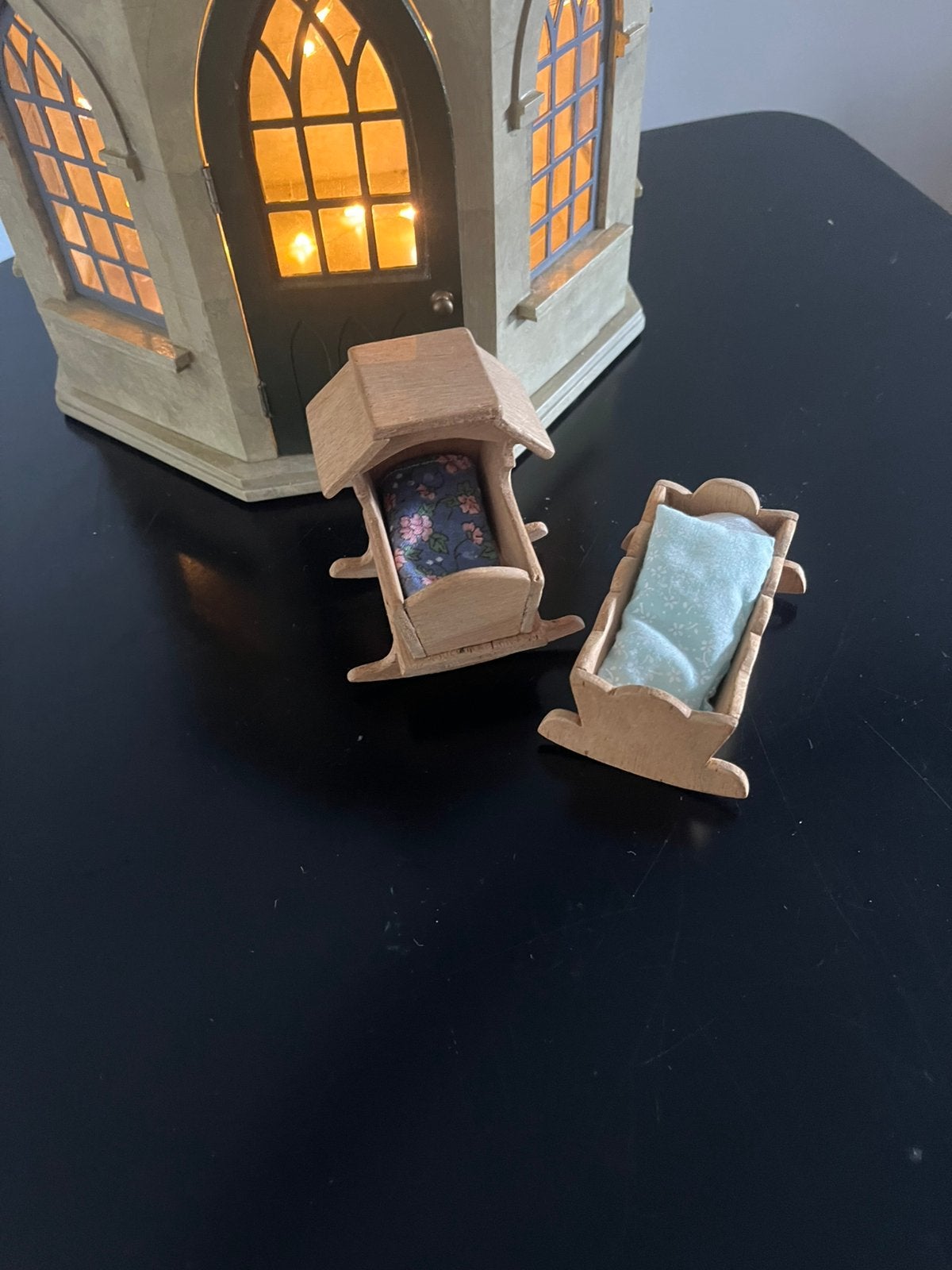 Poppenhuis bedje en wiegje hout, Ophalen of Verzenden, Zo goed als nieuw, Poppenhuis