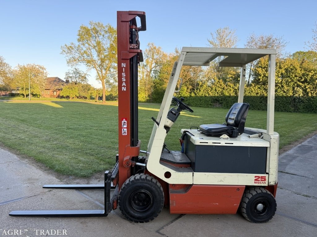 Nissan 2500KG elektrisch | Sideshift | luchtbanden | keuring, Zakelijke goederen, Info@vanbeurdenheftrucks.nl, Heftruck, Ophalen of Verzenden