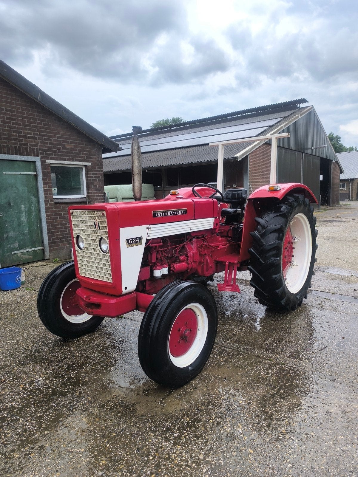 McCormick International 624 - 62 PK, 4 versnellingen, Zakelijke goederen, Agrarisch | Tractoren, 7500 tot 10000, tot 80 Pk, Oldtimer