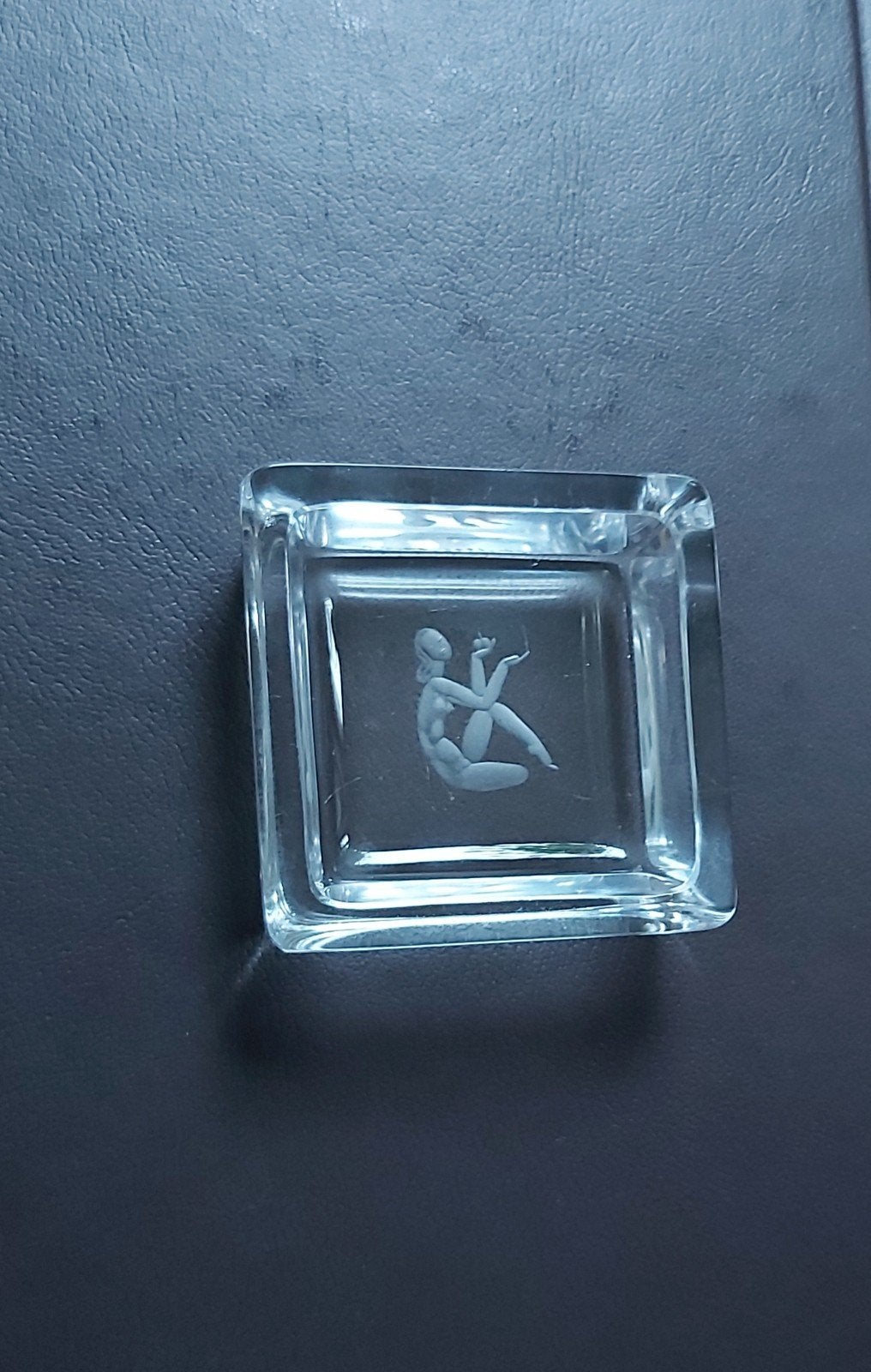 Svenskt Glas Stockholm Asbakje - 7x7x2.5 cm, Antiek en Kunst, Antiek | Glas en Kristal, Ophalen of Verzenden