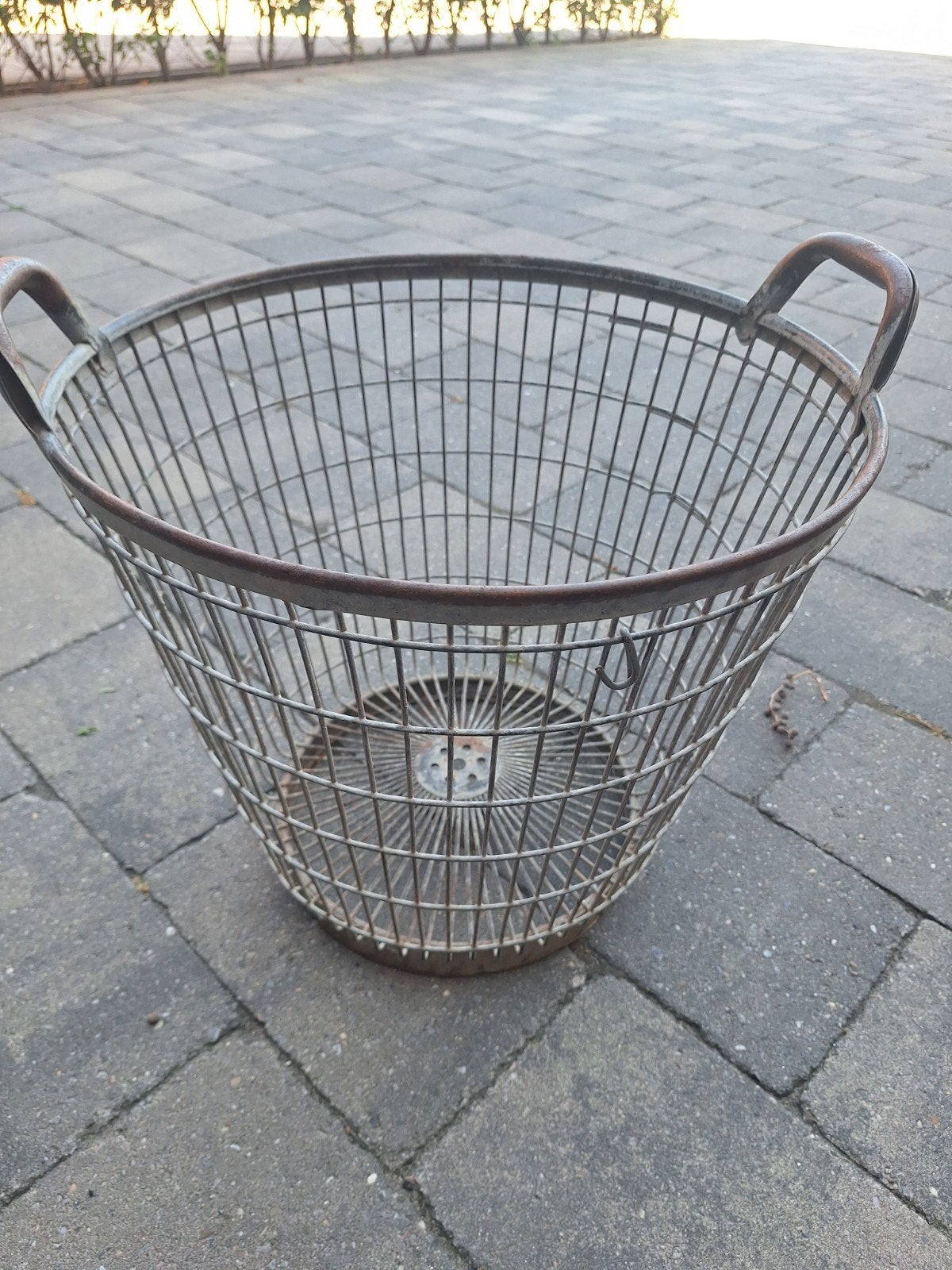 Grote ijzeren mand, landelijke stijl, 38x43 cm, Met handvatten, Gebruikt, Mand, Rond