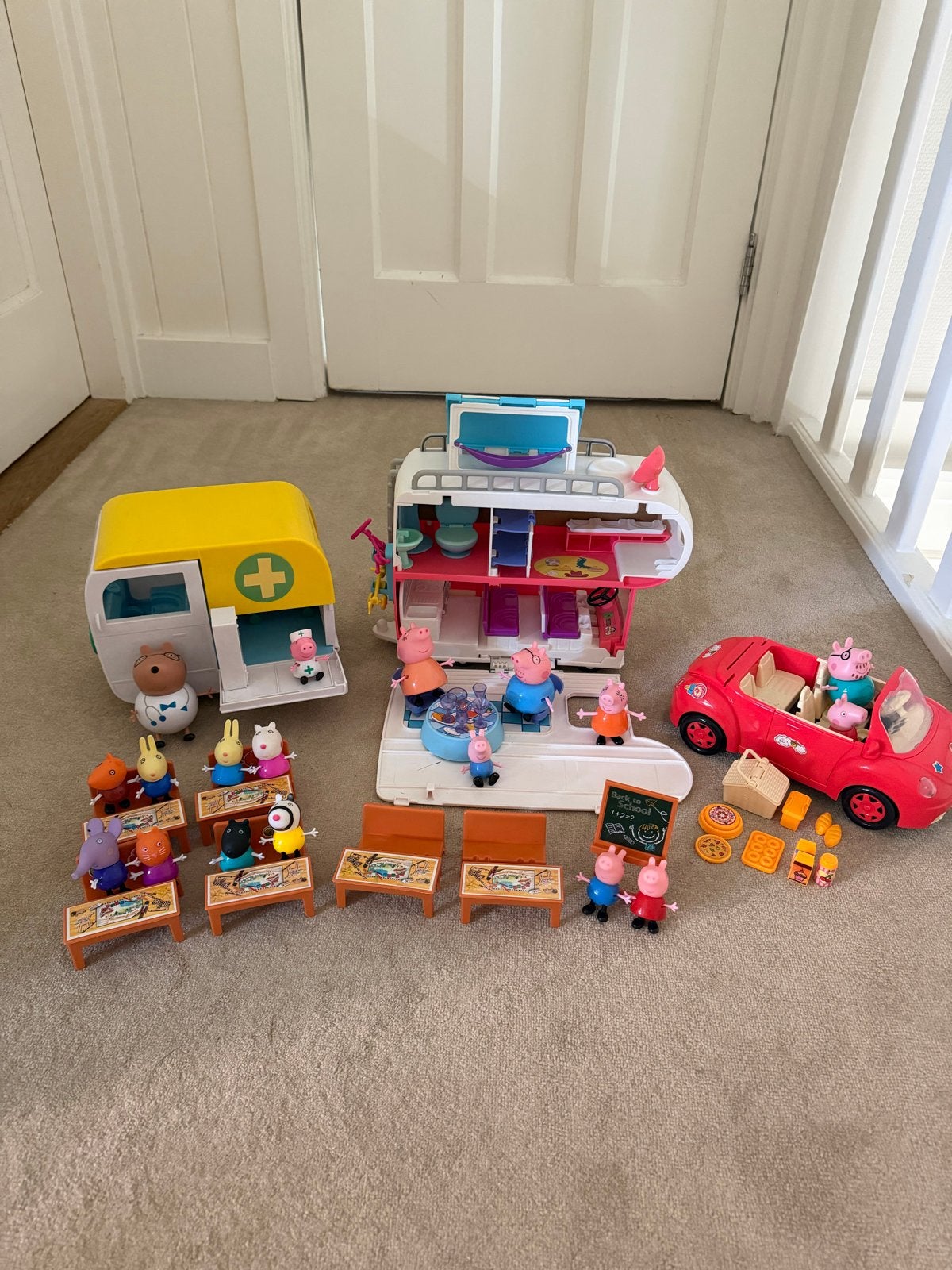 Peppa Pig Speelset: Camper, Ambulance, Auto & Figuren, Ophalen of Verzenden, Gebruikt, Jongen of Meisje
