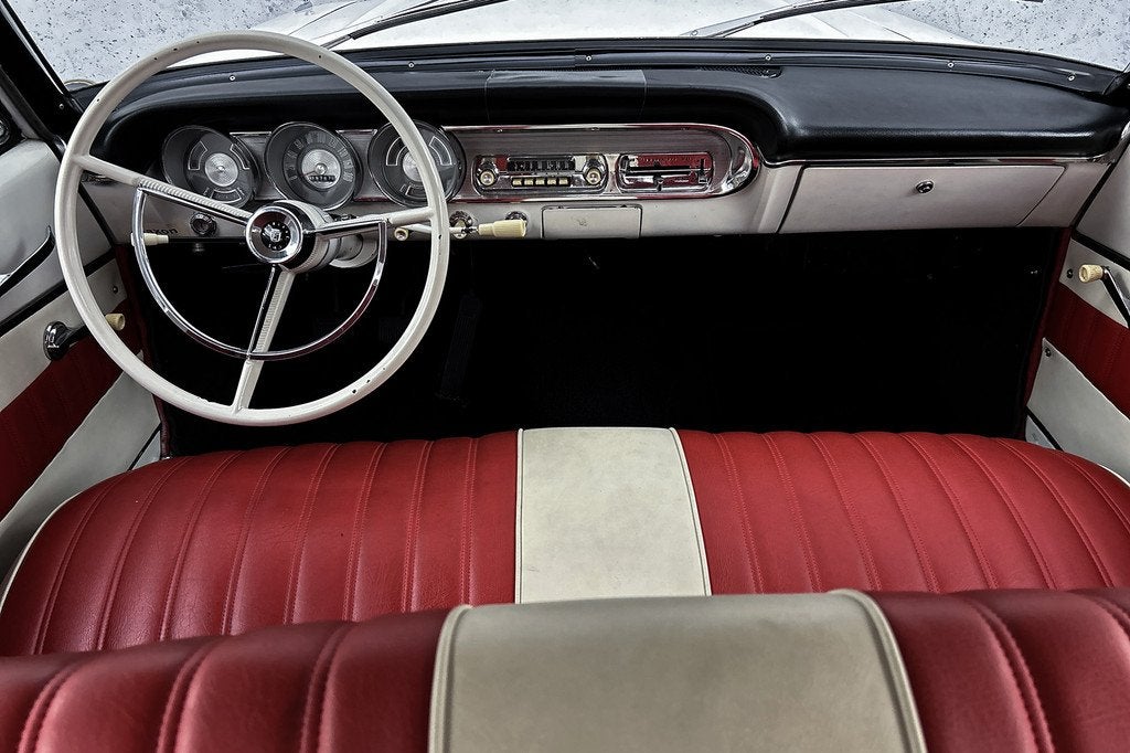Ford Fairlane 500 V8 4-deur sedan 1962 (bj 1962), Lederen bekleding, Wit, Leder, Bedrijf