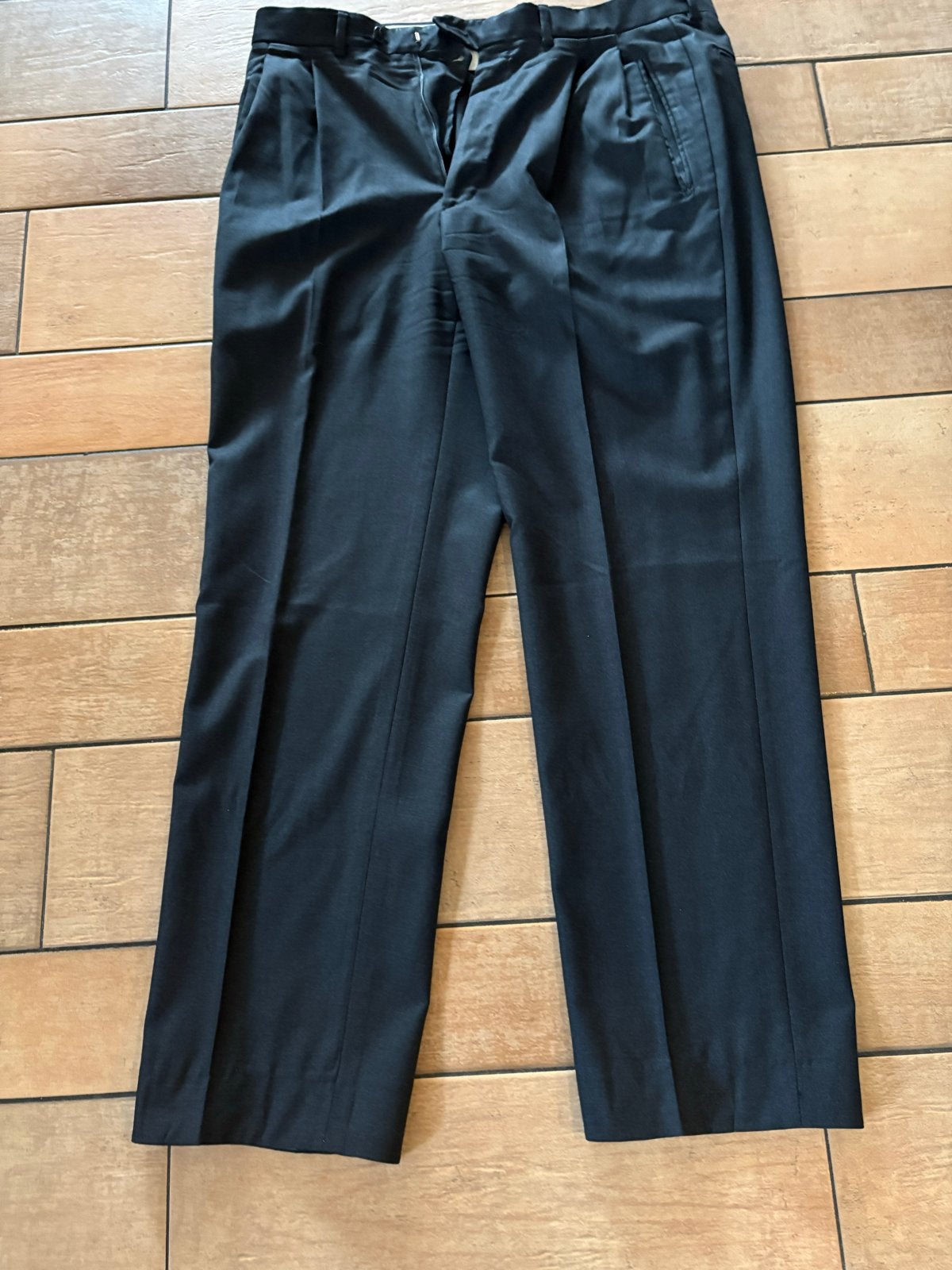 Gratis: kostuum Corneliani, Kolbert M 50 en overhemden 39/40, Kleding | Heren, Ophalen, Gedragen, Maat 48/50 (M)