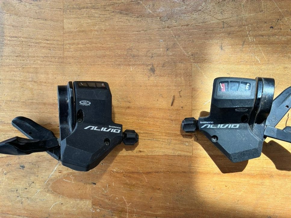 Shimano Alivio Derailleur 3 x 9 speed Shifters (2 stuks), Gebruikt, Kunststof, Ophalen of Verzenden, Derailleur of Ketting