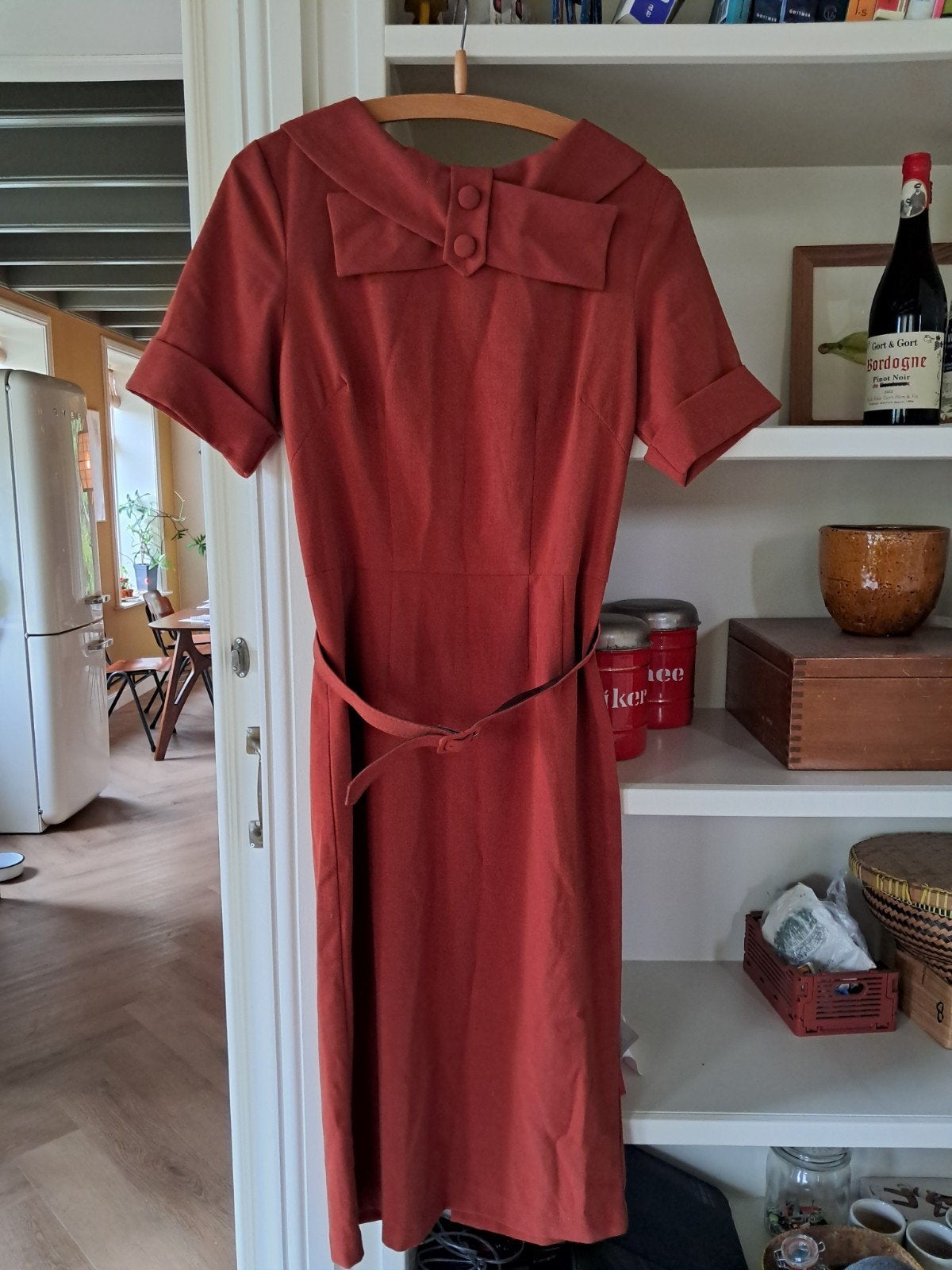 Topvintage Betty Page pencildress maat M roestbruin, Maat 38/40 (M), Bruin, Ophalen of Verzenden, Zo goed als nieuw