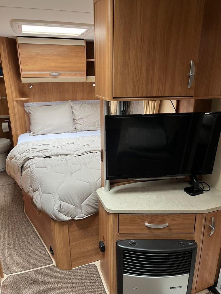 Swift Challenger 570 (2011) – Luxe & compleet, Vast bed, Treinzit, Particulier, 6 tot 7 meter