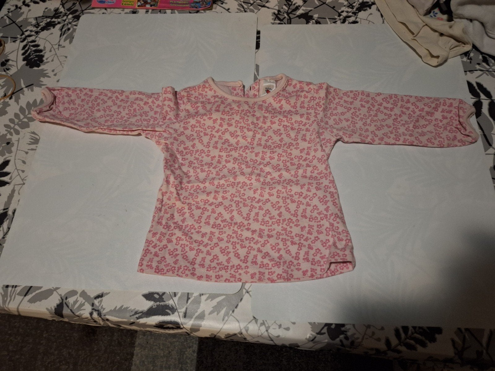 Baby Meisje Dunne Truitje. Maat 74., Kinderen en Baby's, Babykleding | Maat 74, Babyclub, Ophalen of Verzenden, Zo goed als nieuw